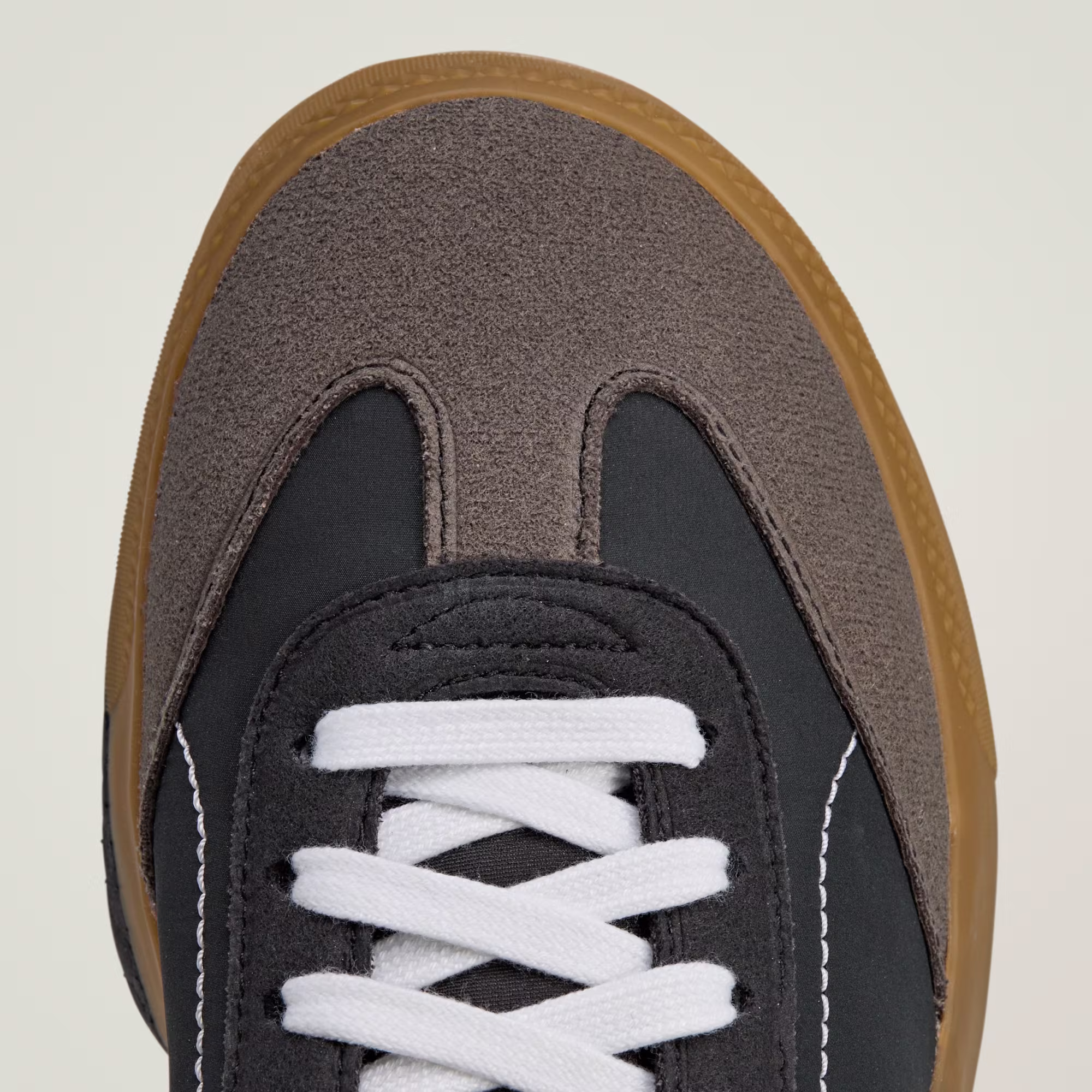 ქალის სპორტული ფეხსაცმელი