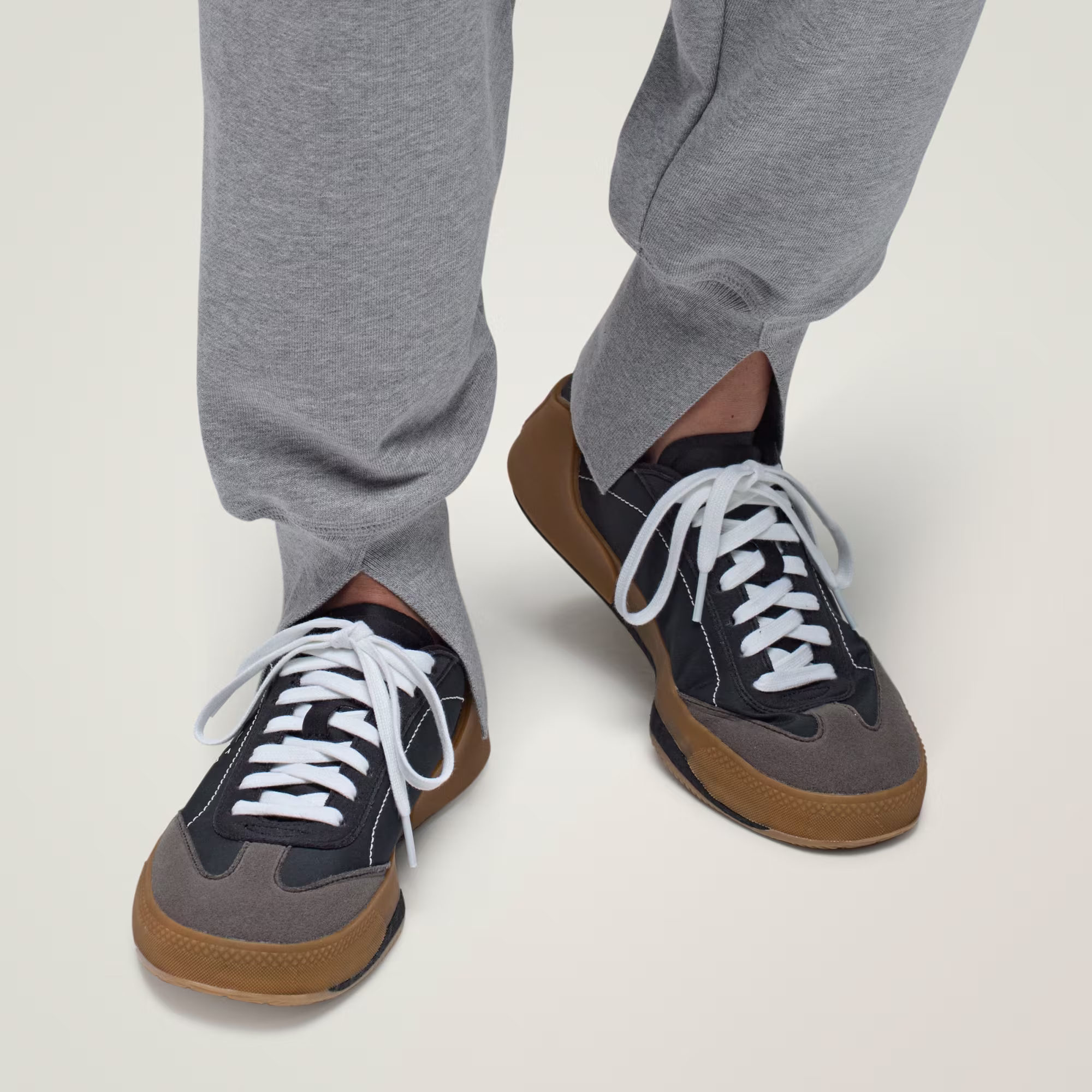 ქალის სპორტული ფეხსაცმელი