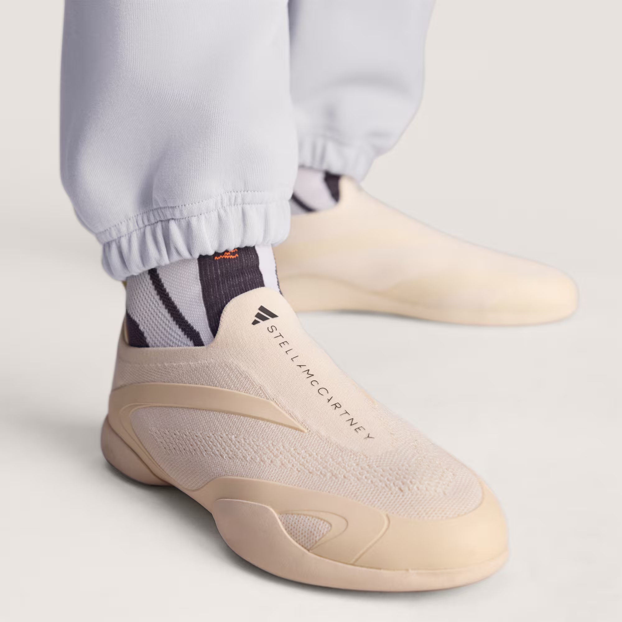 Adidas მამაკაცის სპორტული ფეხსაცმელი