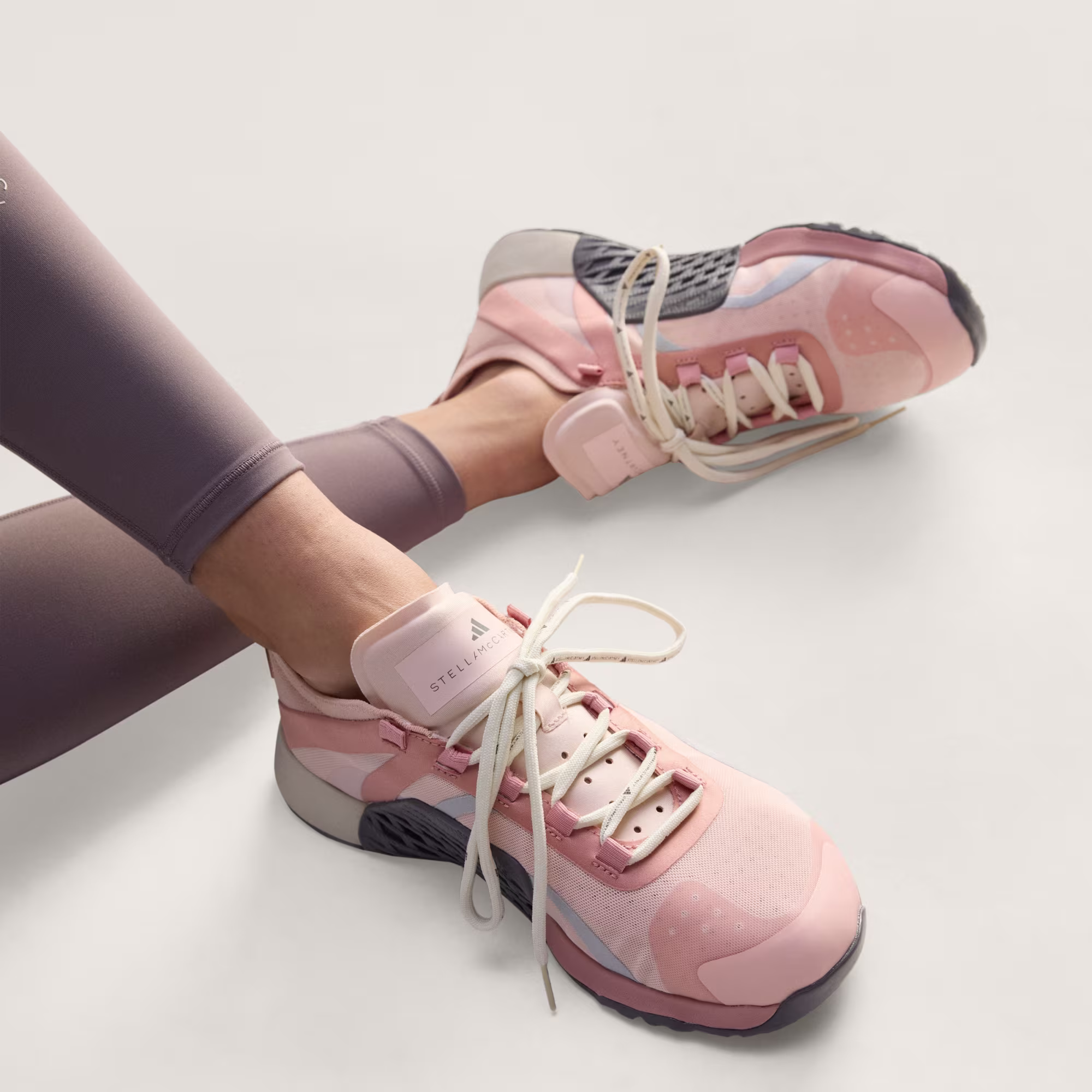 Adidas ქალის სპორტული ფეხსაცმელი