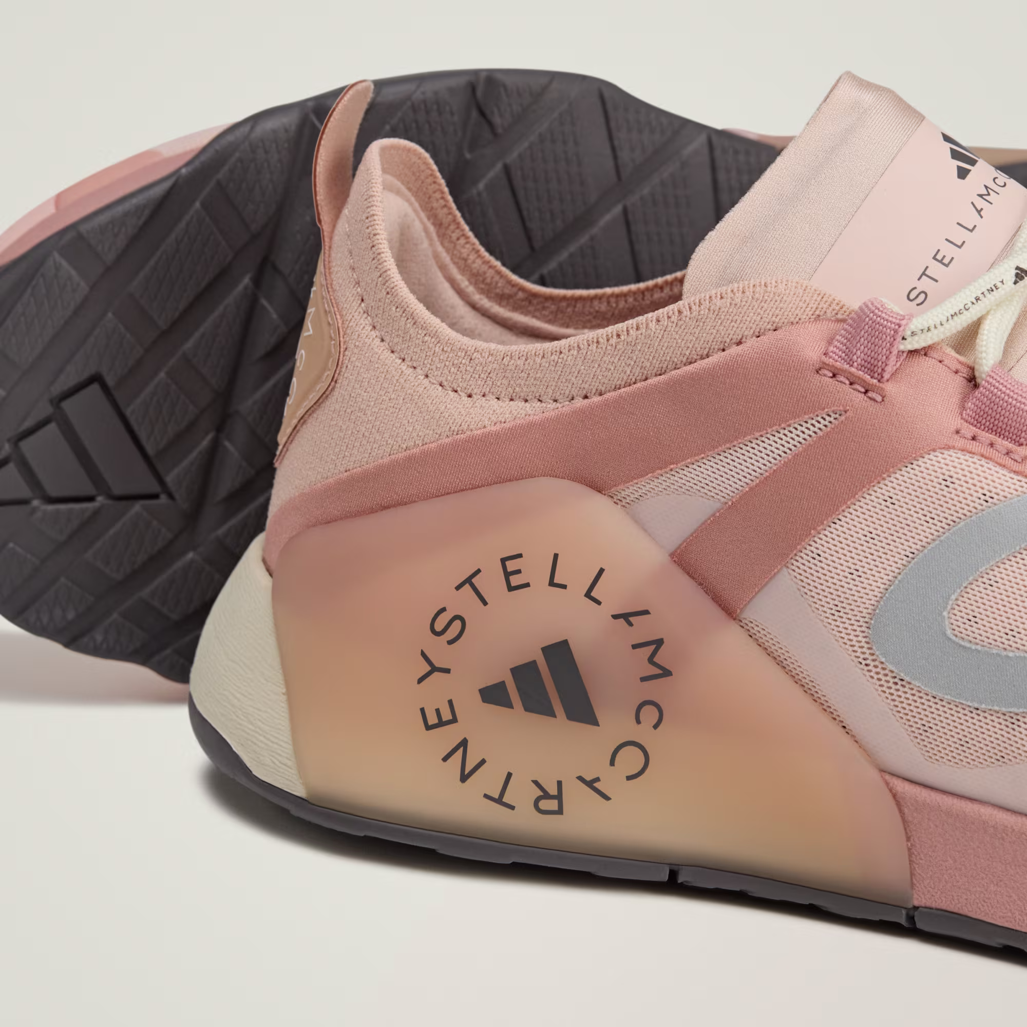 Adidas ქალის სპორტული ფეხსაცმელი