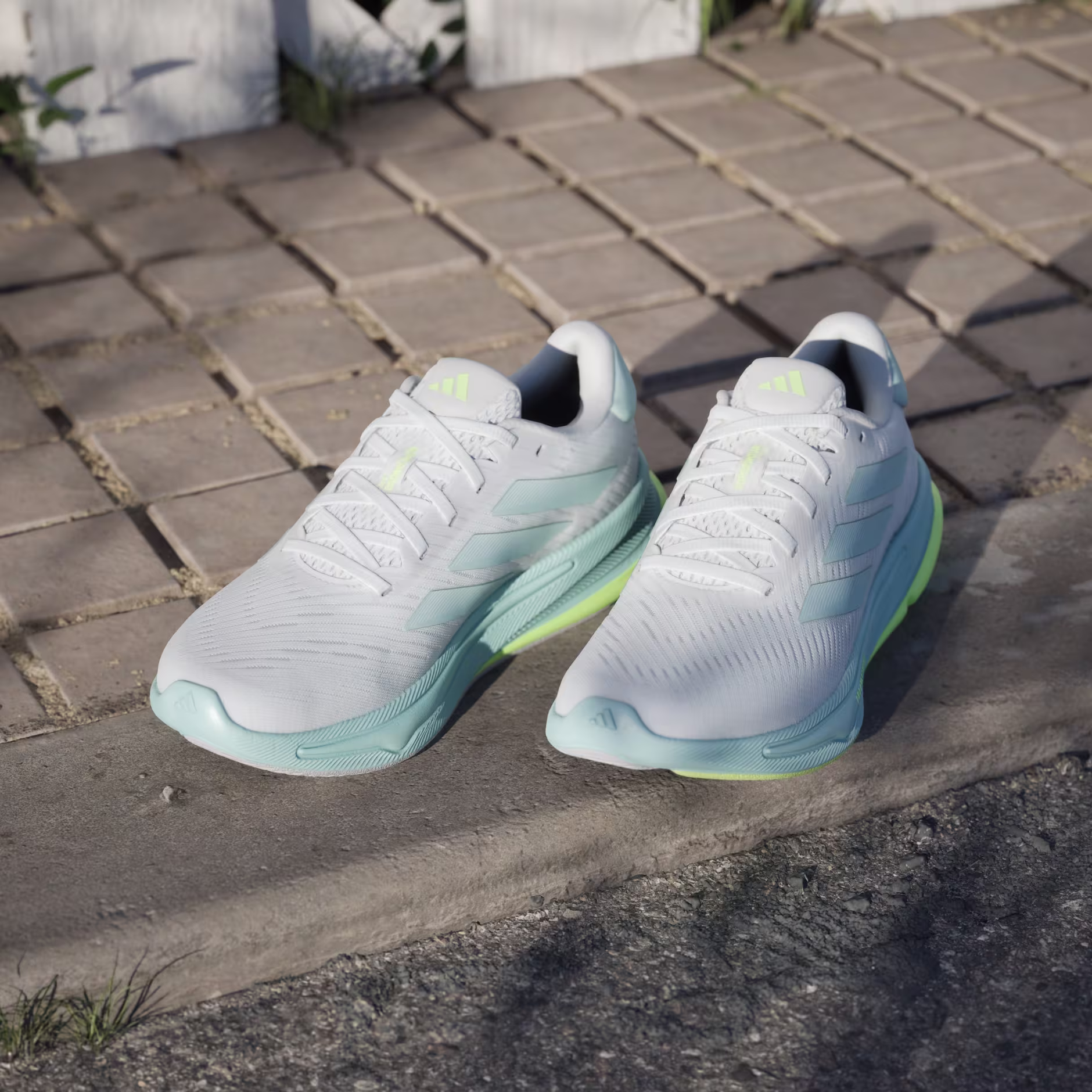 Adidas ქალის სპორტული ფეხსაცმელი