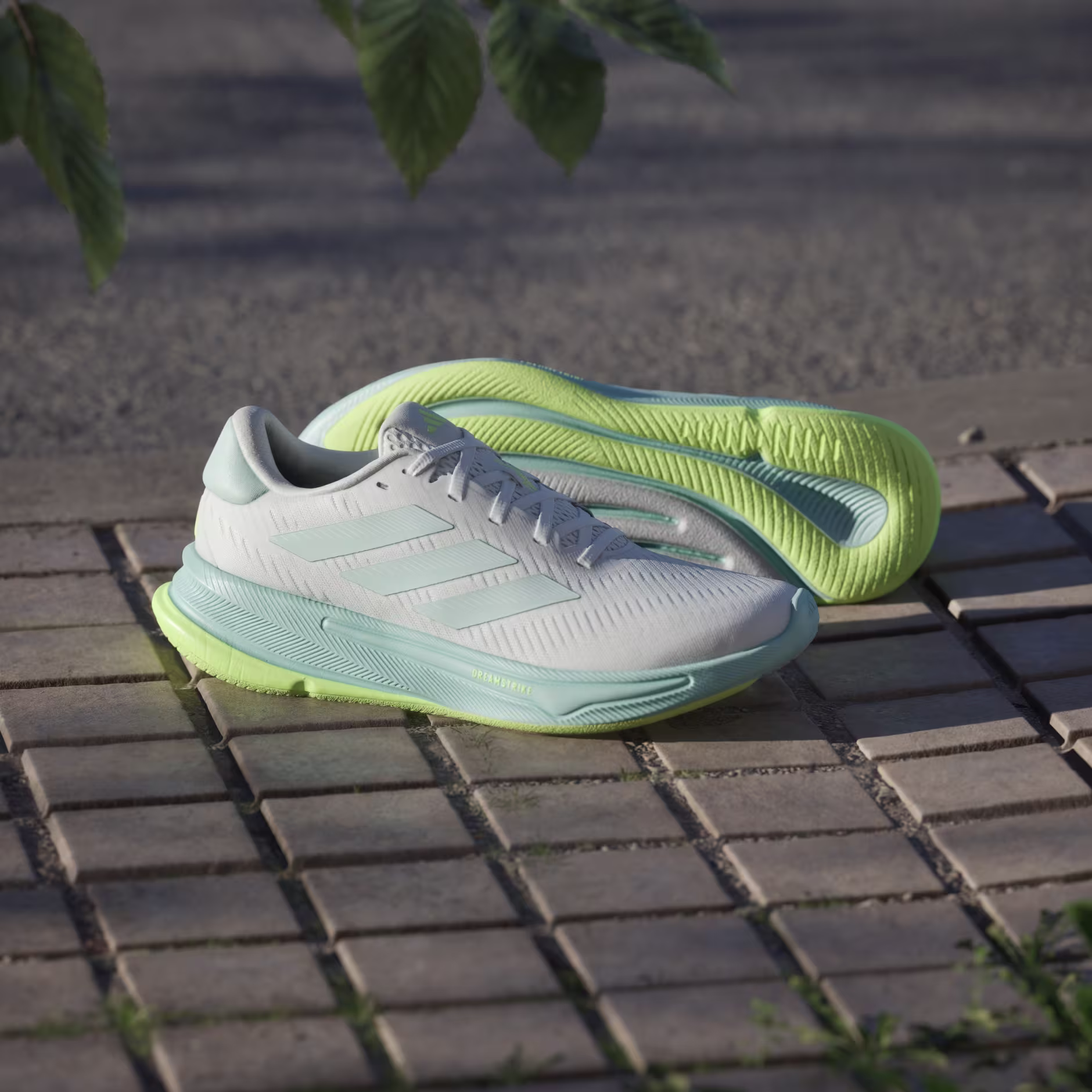 Adidas ქალის სპორტული ფეხსაცმელი