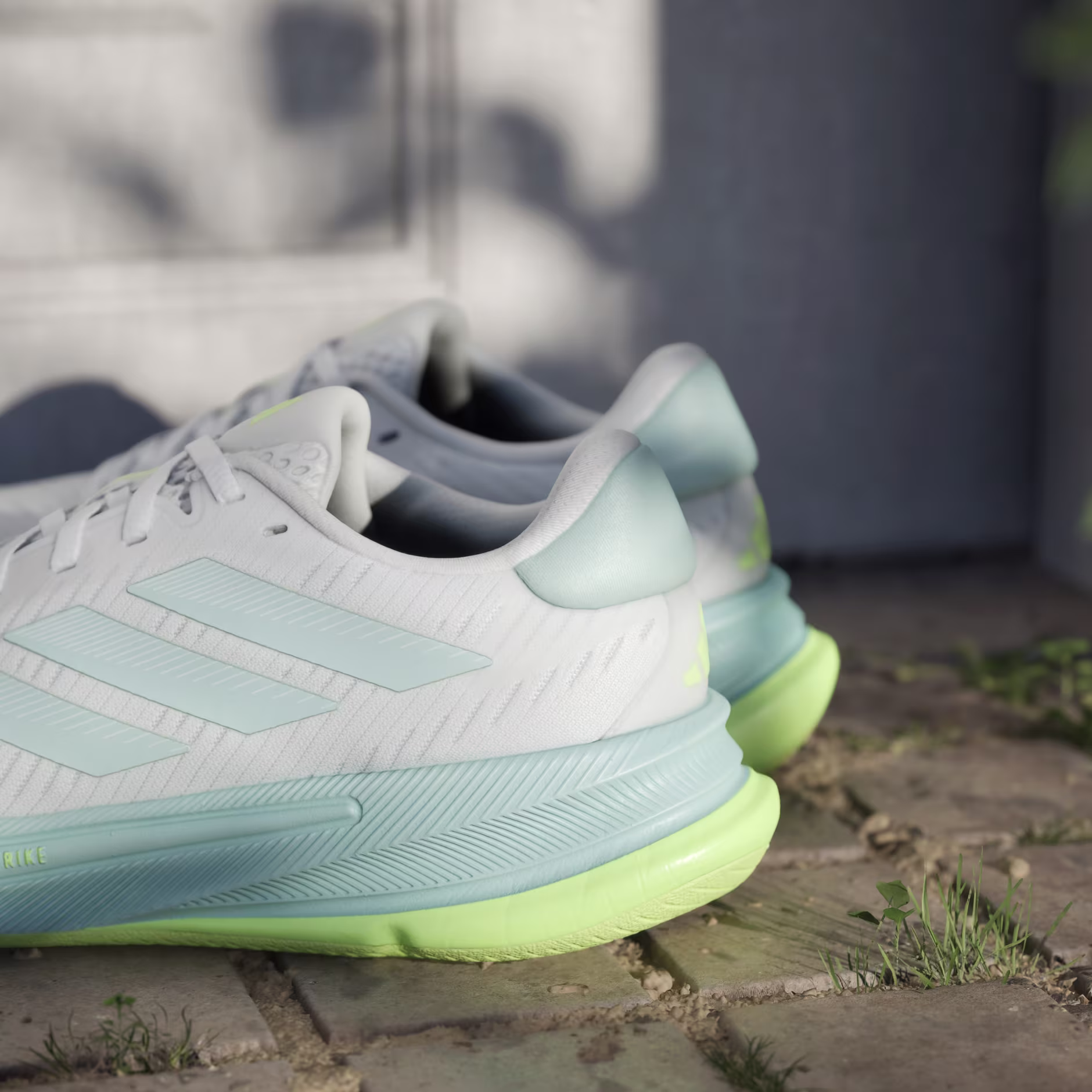 Adidas ქალის სპორტული ფეხსაცმელი