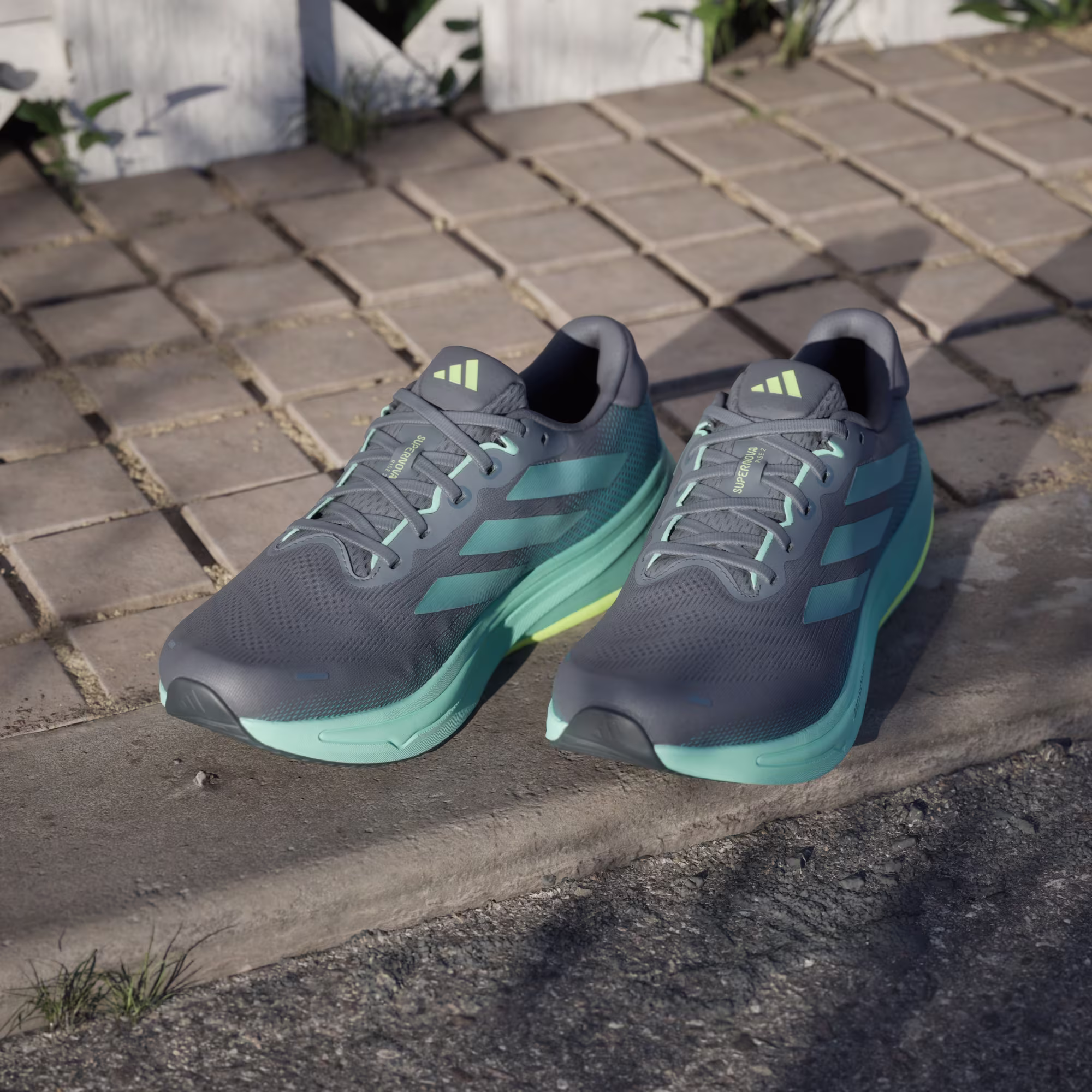 Adidas მამაკაცის სპორტული ფეხსაცმელი