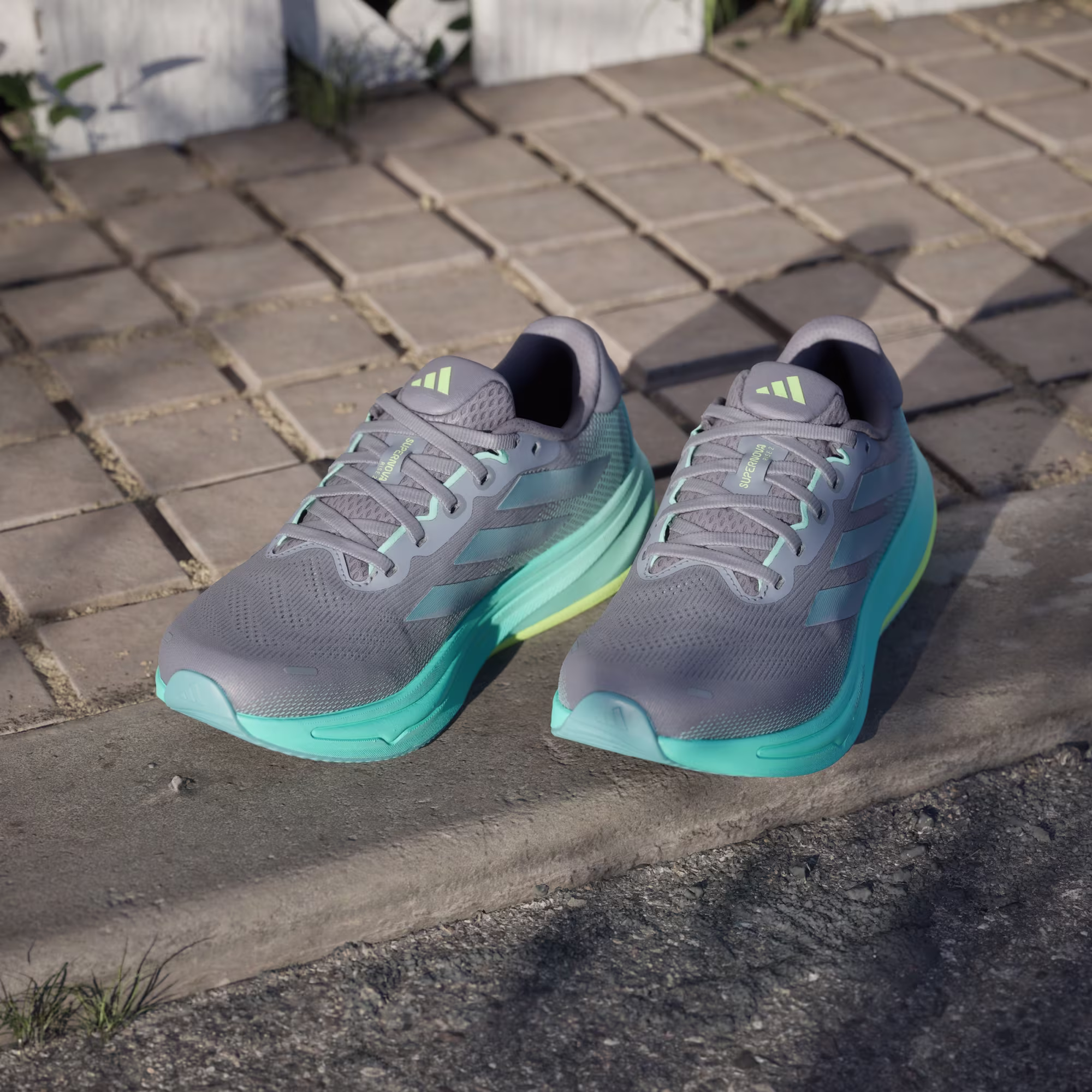 Adidas ქალის სპორტული ფეხსაცმელი