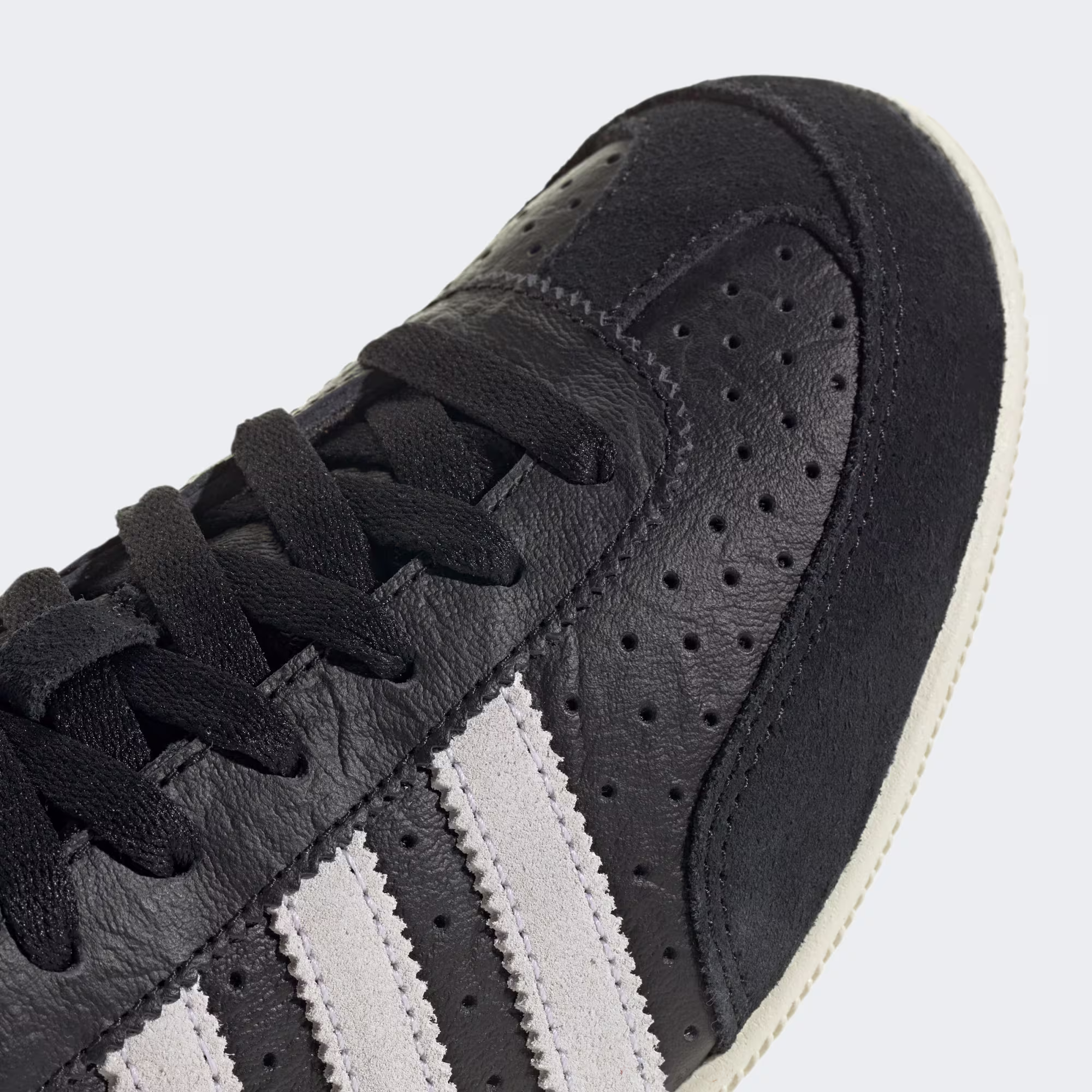 Adidas ქალის სპორტული ფეხსაცმელი