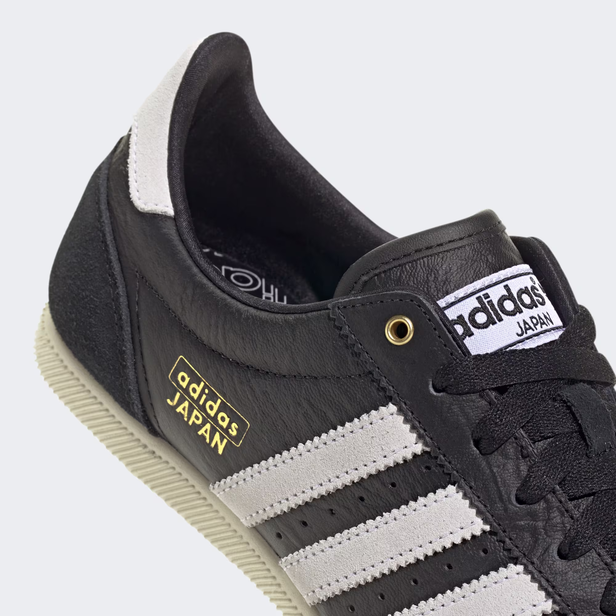 Adidas ქალის სპორტული ფეხსაცმელი