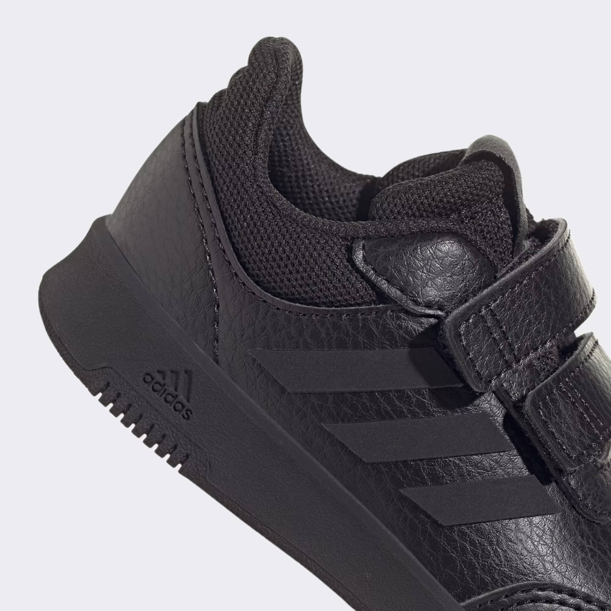 Adidas ბავშვის სპორტული ფეხსაცმელი
