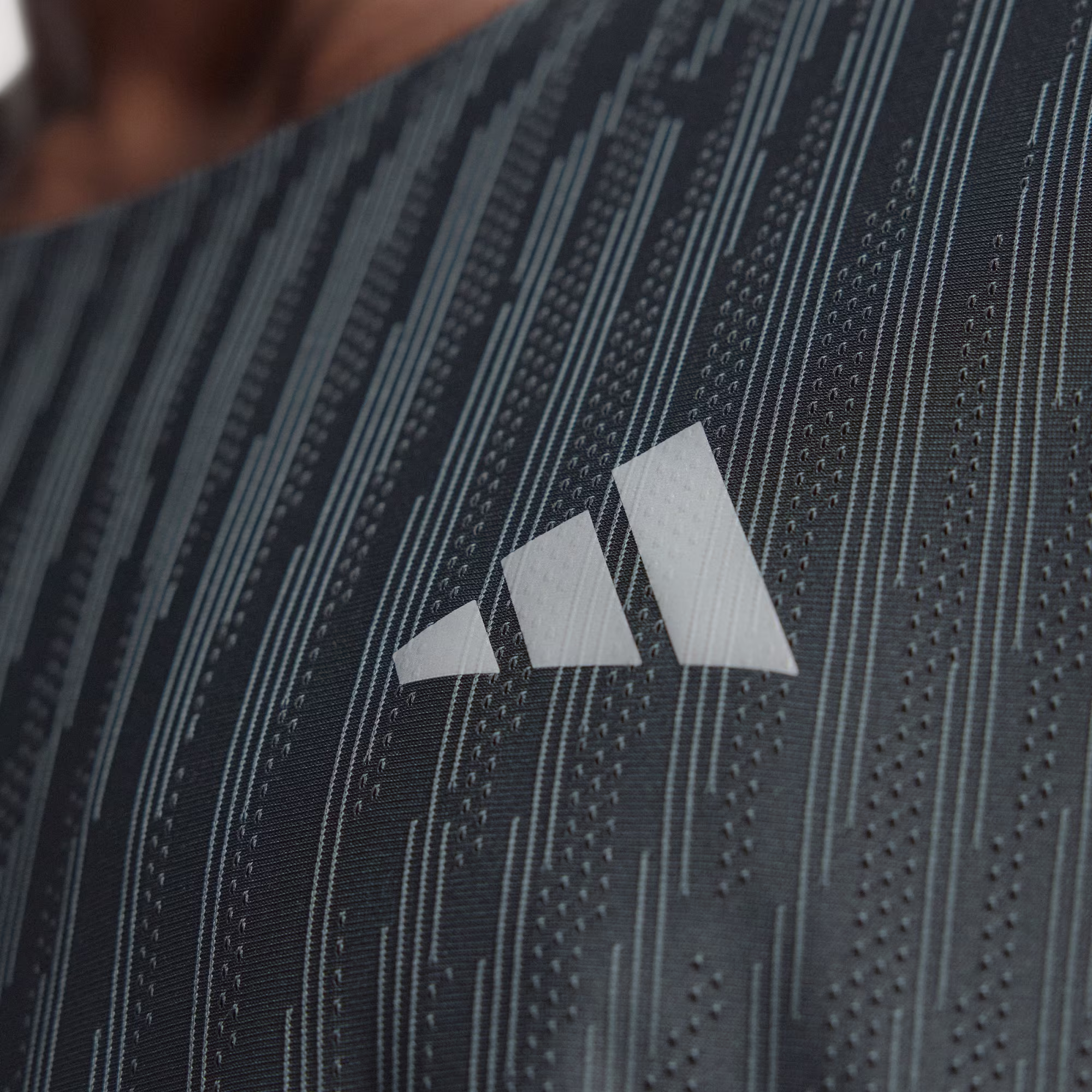 Adidas მამაკაცის მაისური