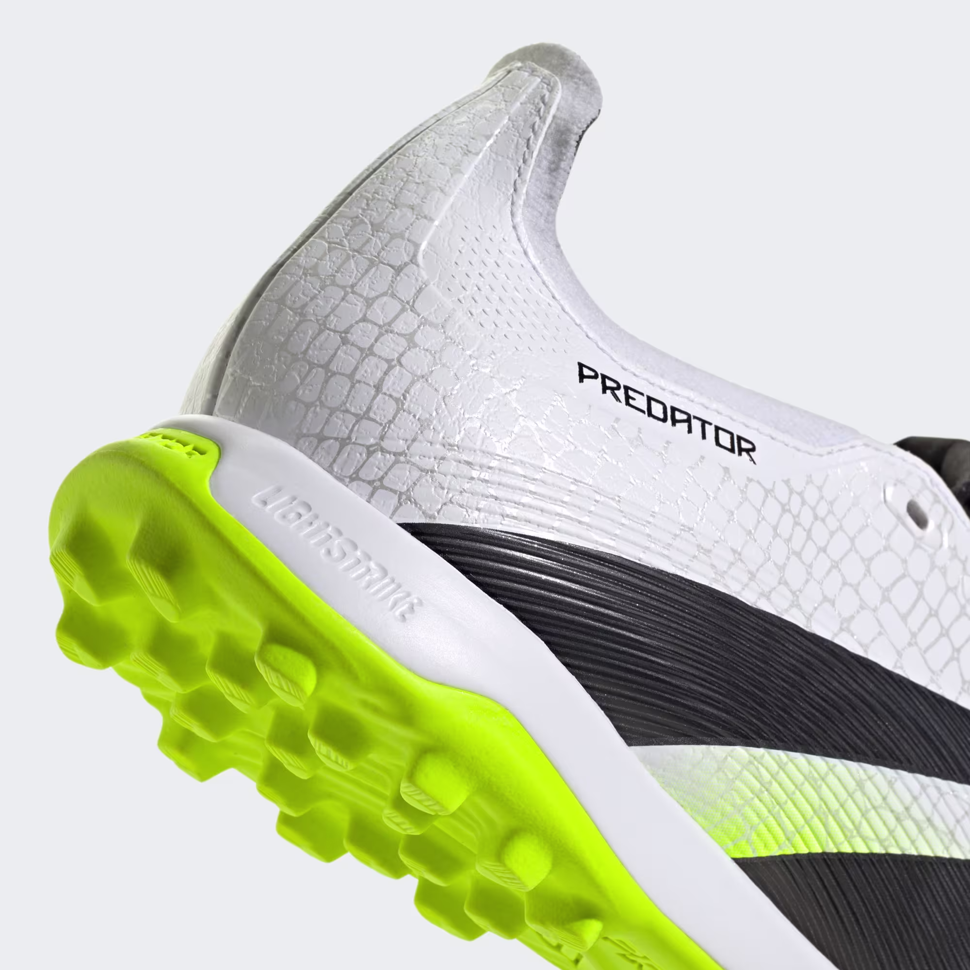 Adidas მამაკაცის სპორტული ფეხსაცმელი