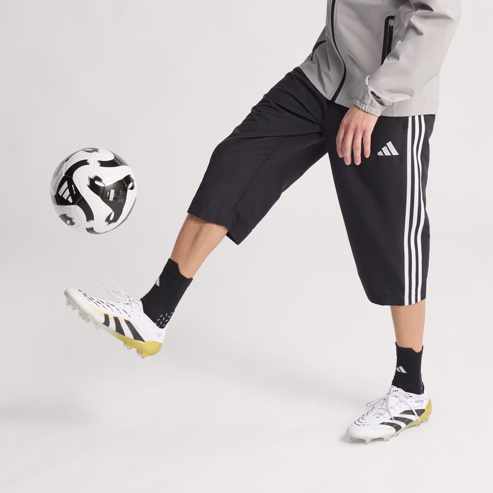 Adidas მამაკაცის სპორტული ფეხსაცმელი
