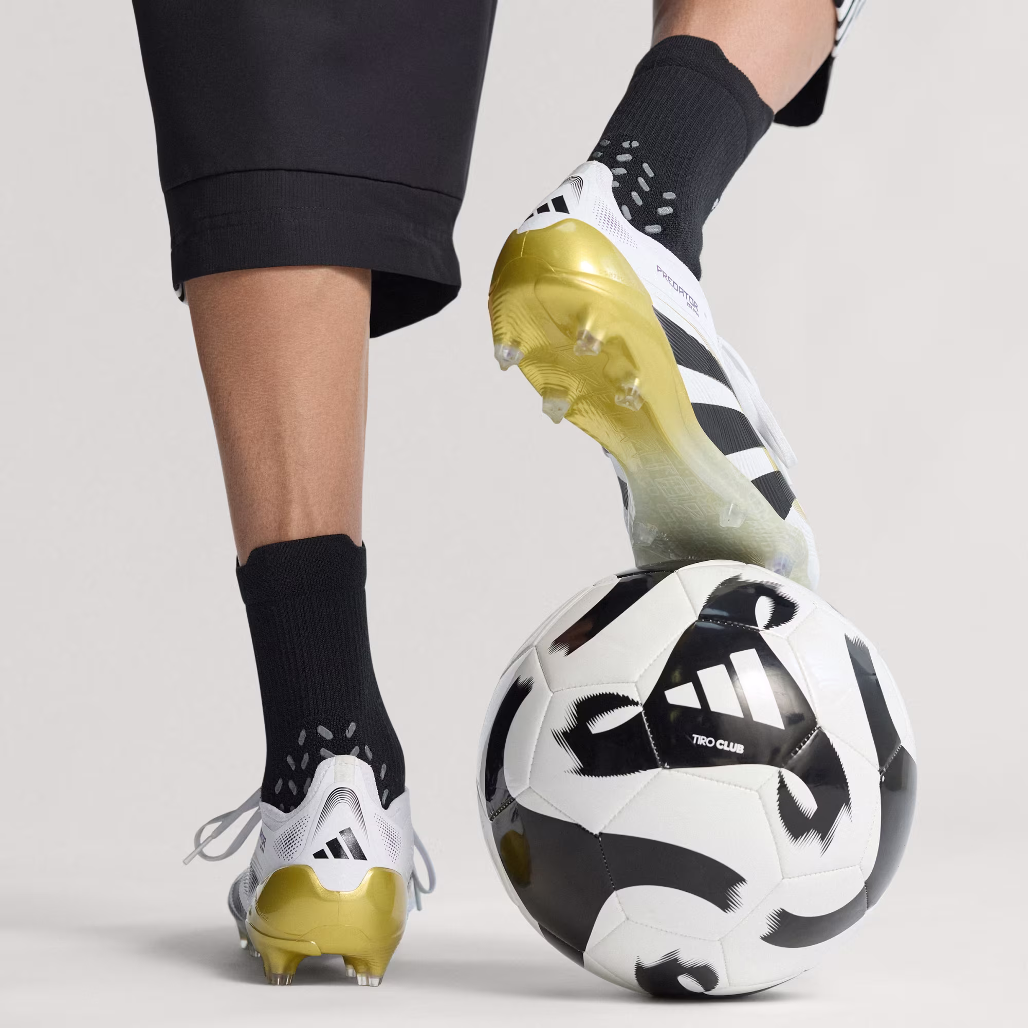 Adidas მამაკაცის სპორტული ფეხსაცმელი