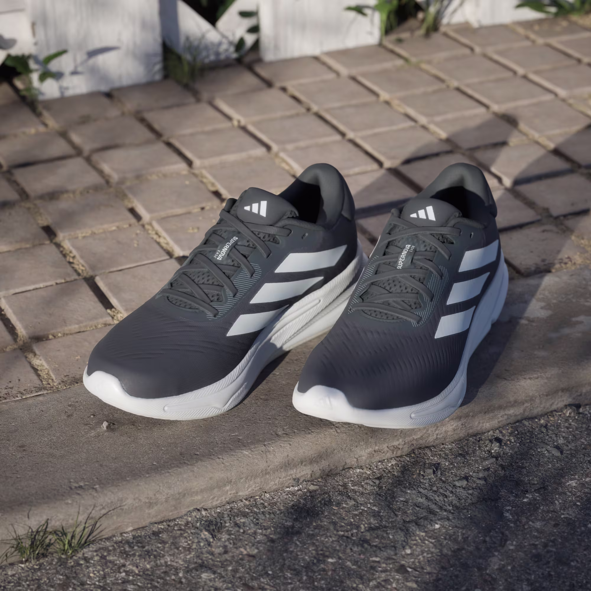 Adidas მამაკაცის სპორტული ფეხსაცმელი