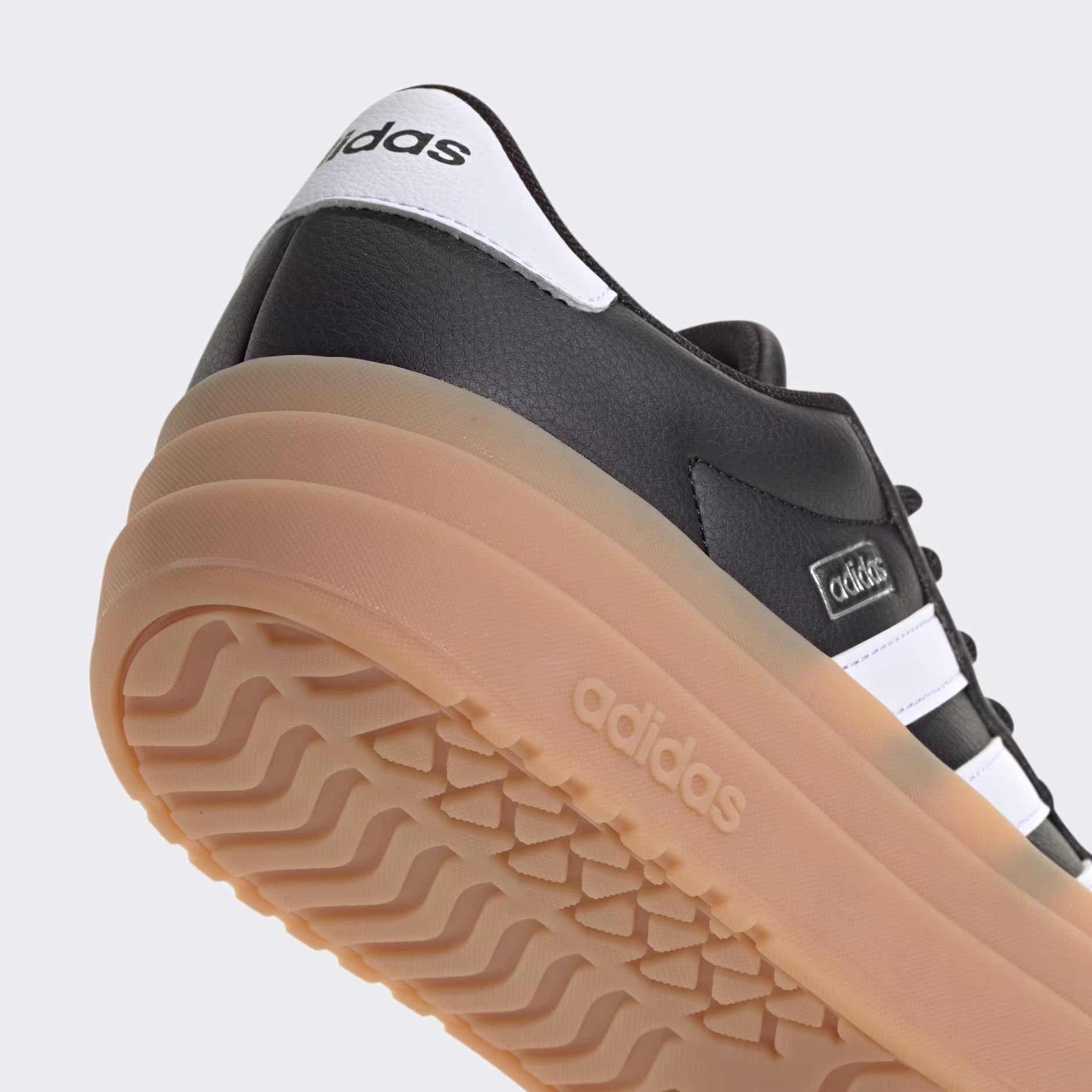 Adidas ქალის სპორტული ფეხსაცმელი