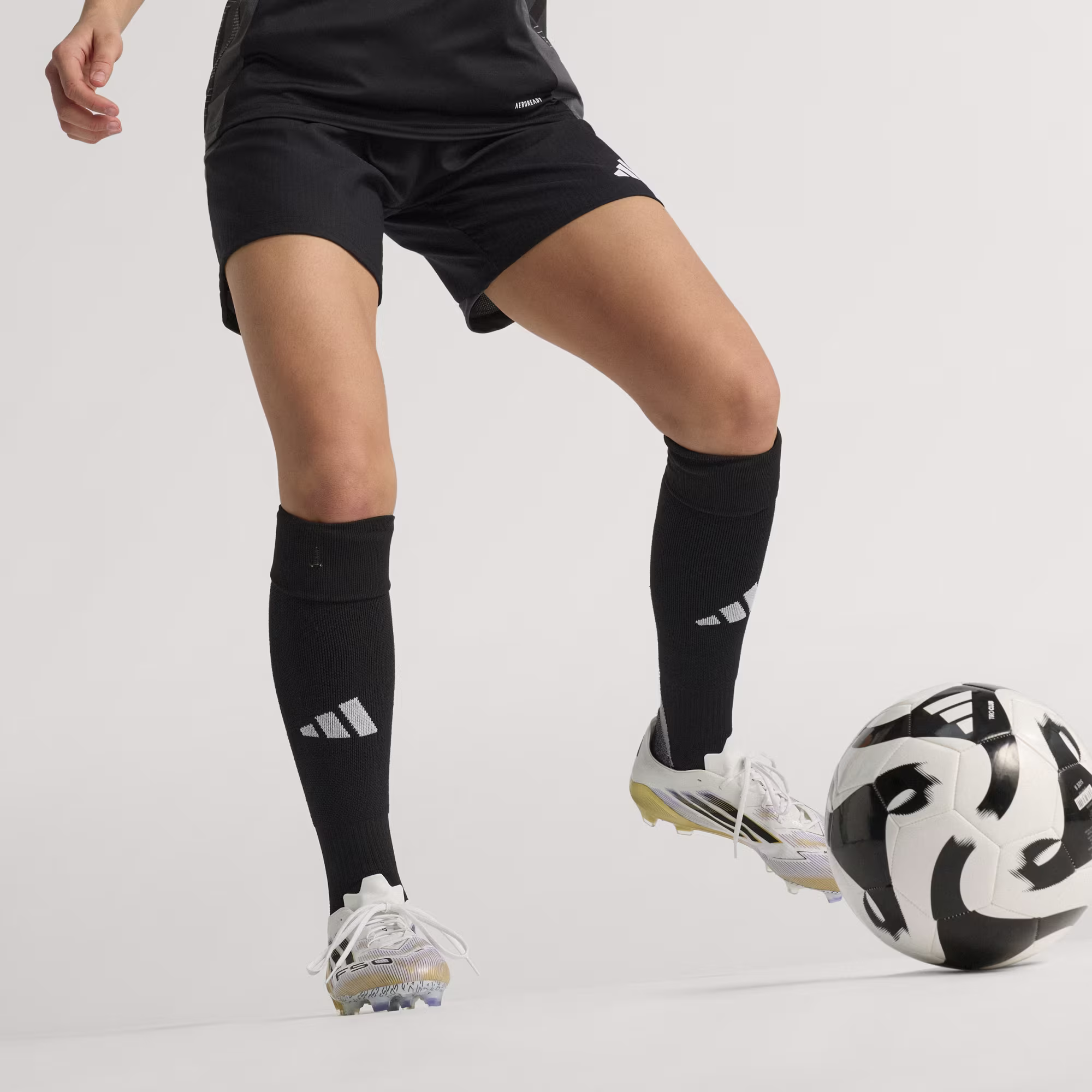 Adidas მამაკაცის სპორტული ფეხსაცმელი