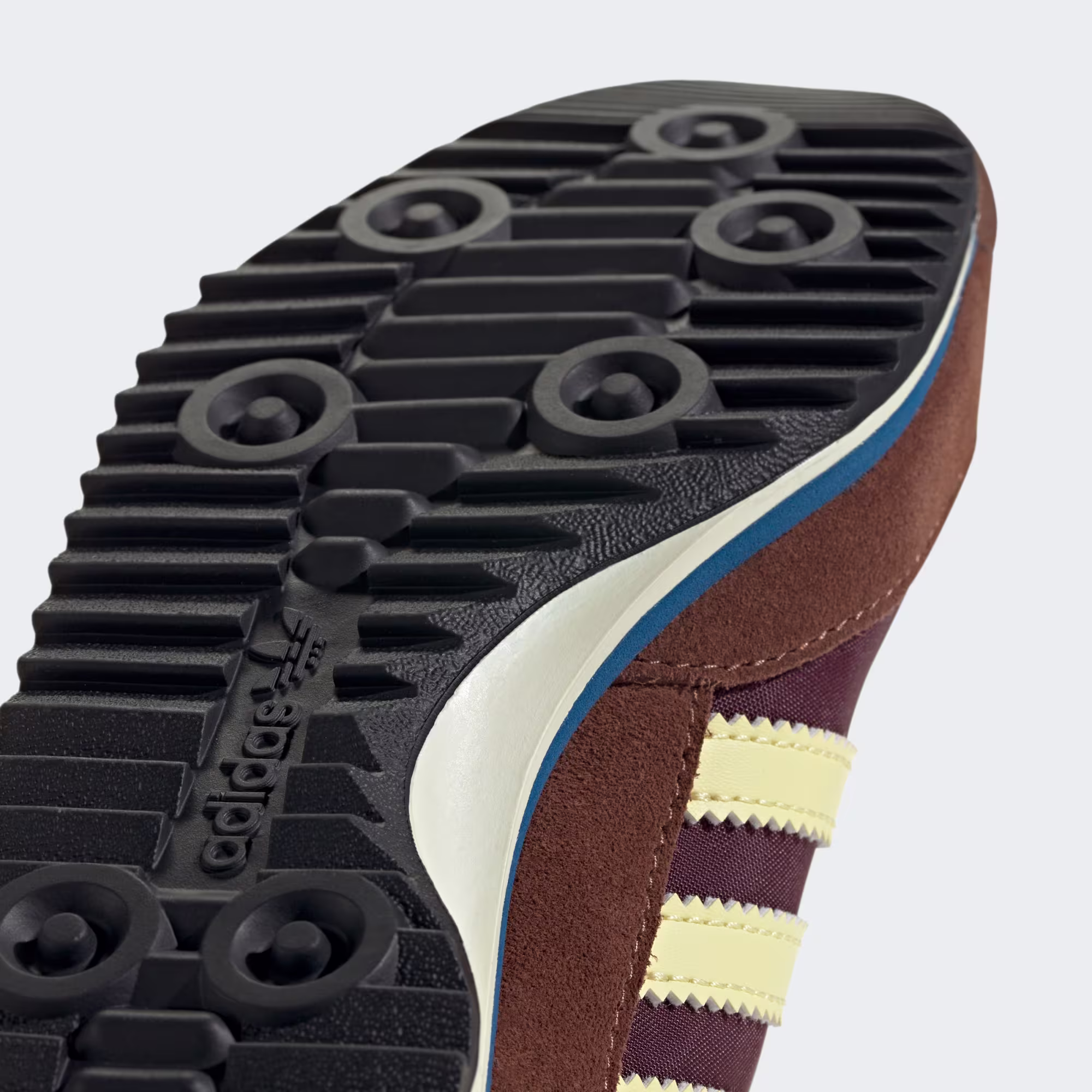 Adidas ქალის სპორტული ფეხსაცმელი