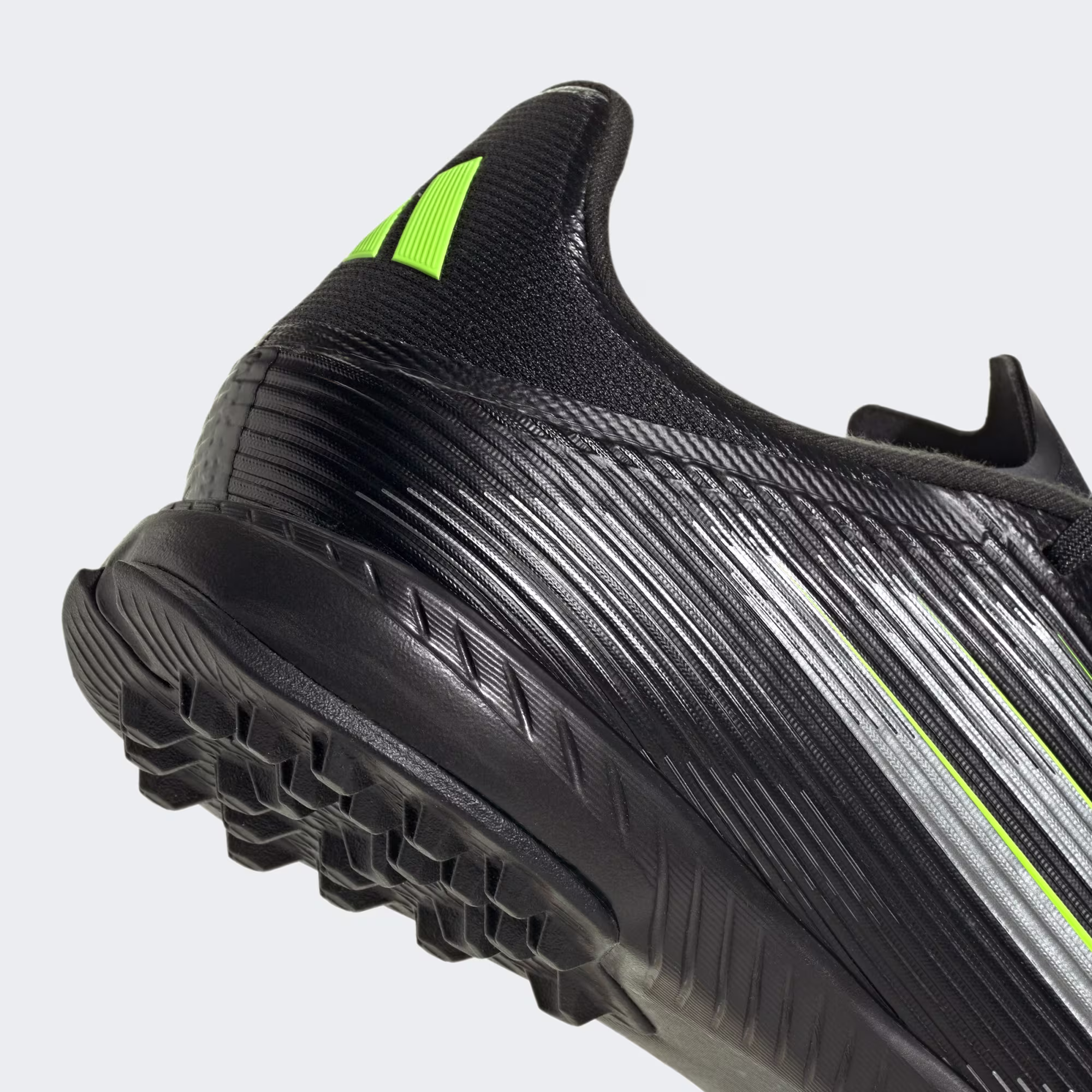 Adidas მამაკაცის სპორტული ფეხსაცმელი