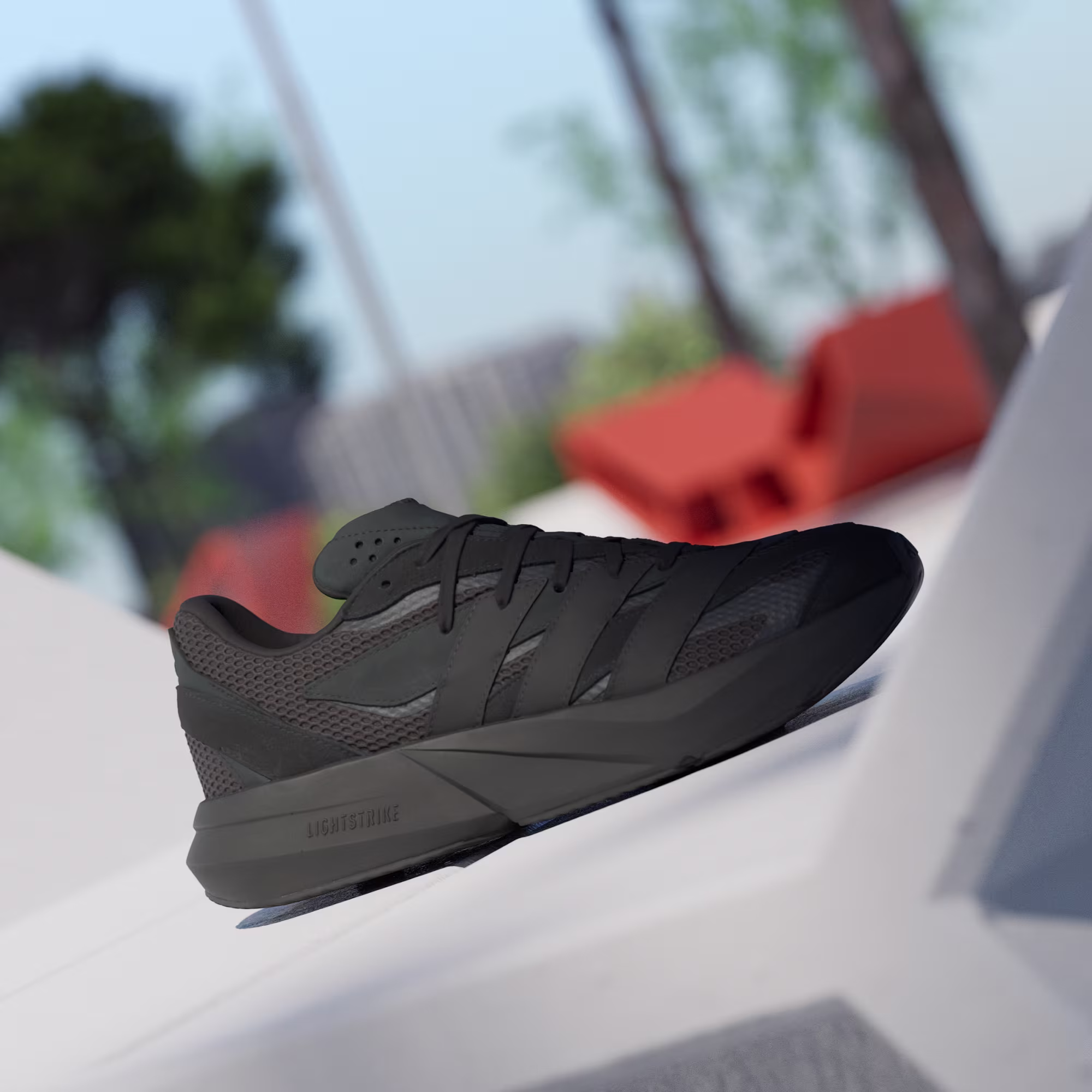Adidas მამაკაცის სპორტული ფეხსაცმელი LIGHTSTRIDE