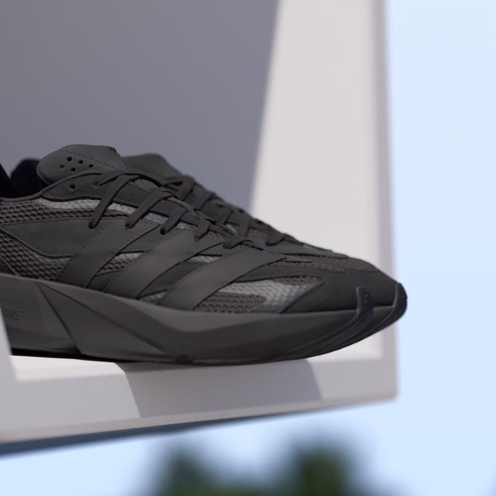 Adidas მამაკაცის სპორტული ფეხსაცმელი LIGHTSTRIDE