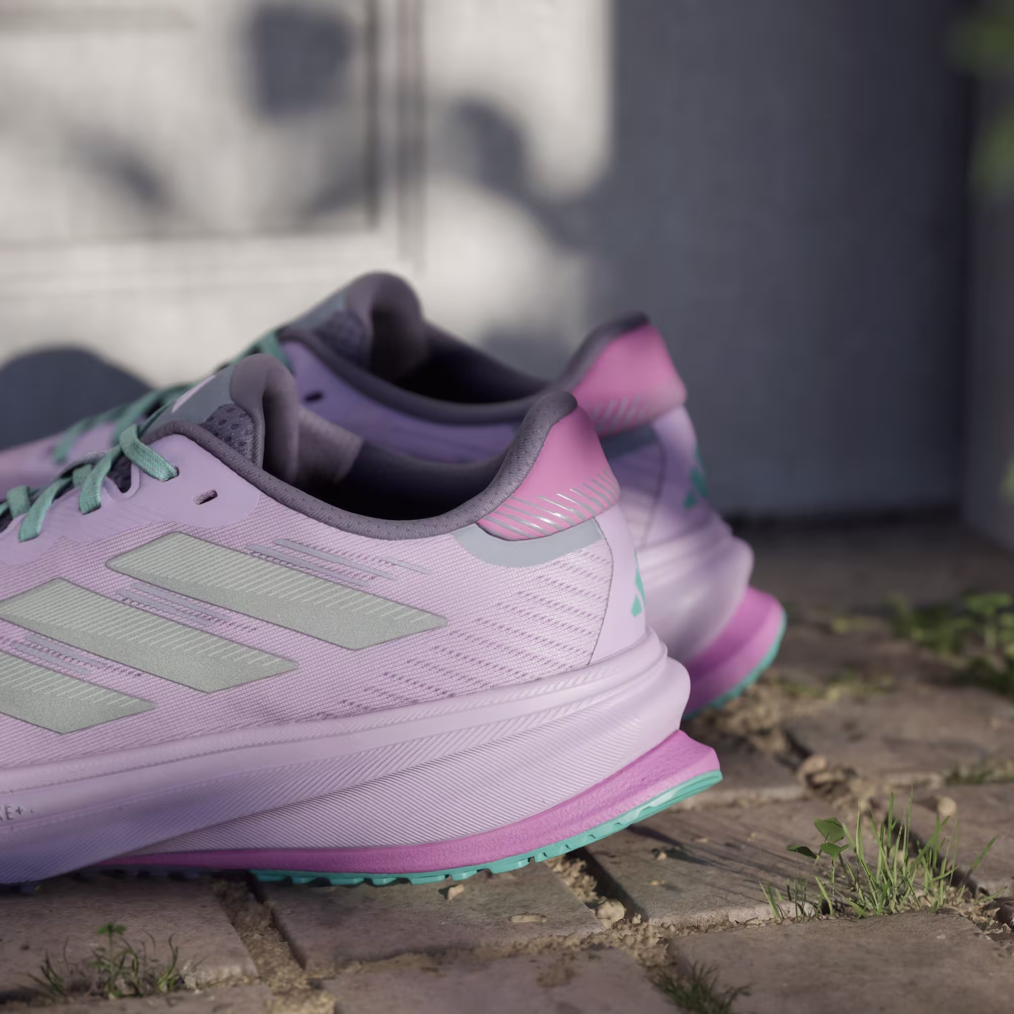 Adidas ქალის სპორტული ფეხსაცმელი