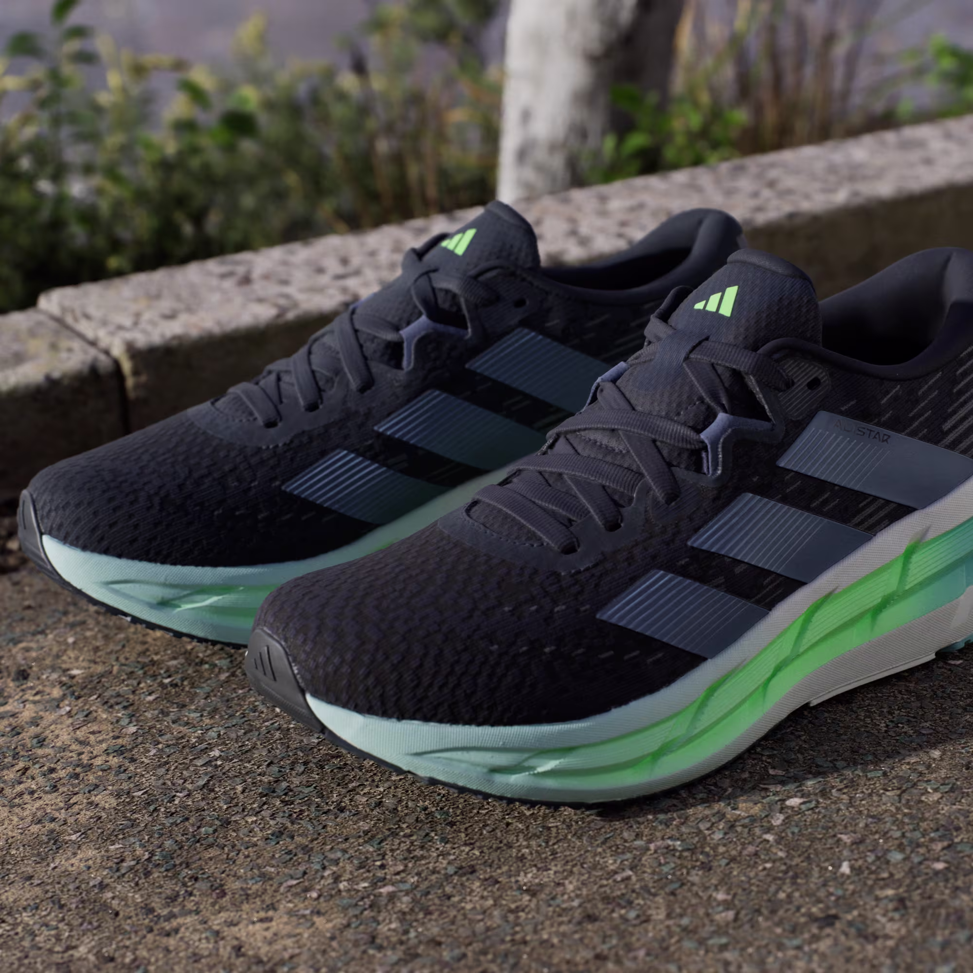 Adidas მამაკაცის სპორტული ფეხსაცმელი