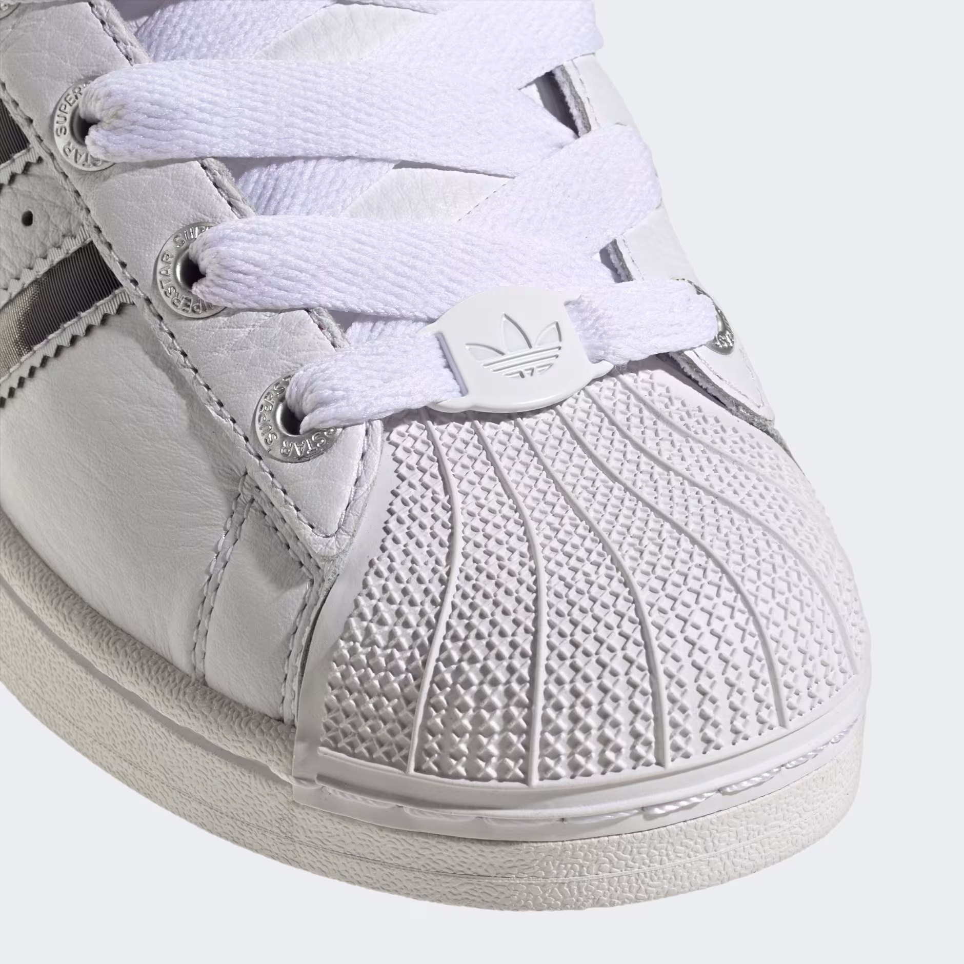 Adidas ქალის სპორტული ფეხსაცმელი
