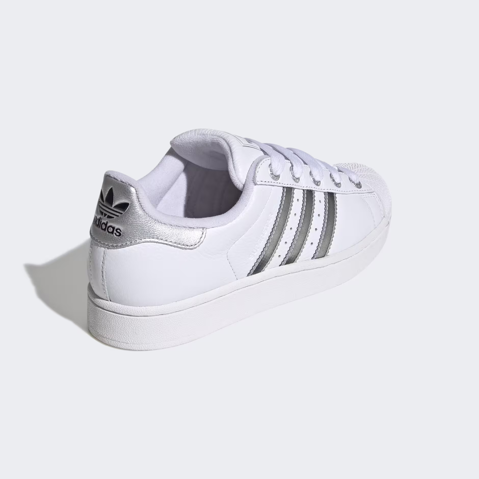 Adidas ქალის სპორტული ფეხსაცმელი