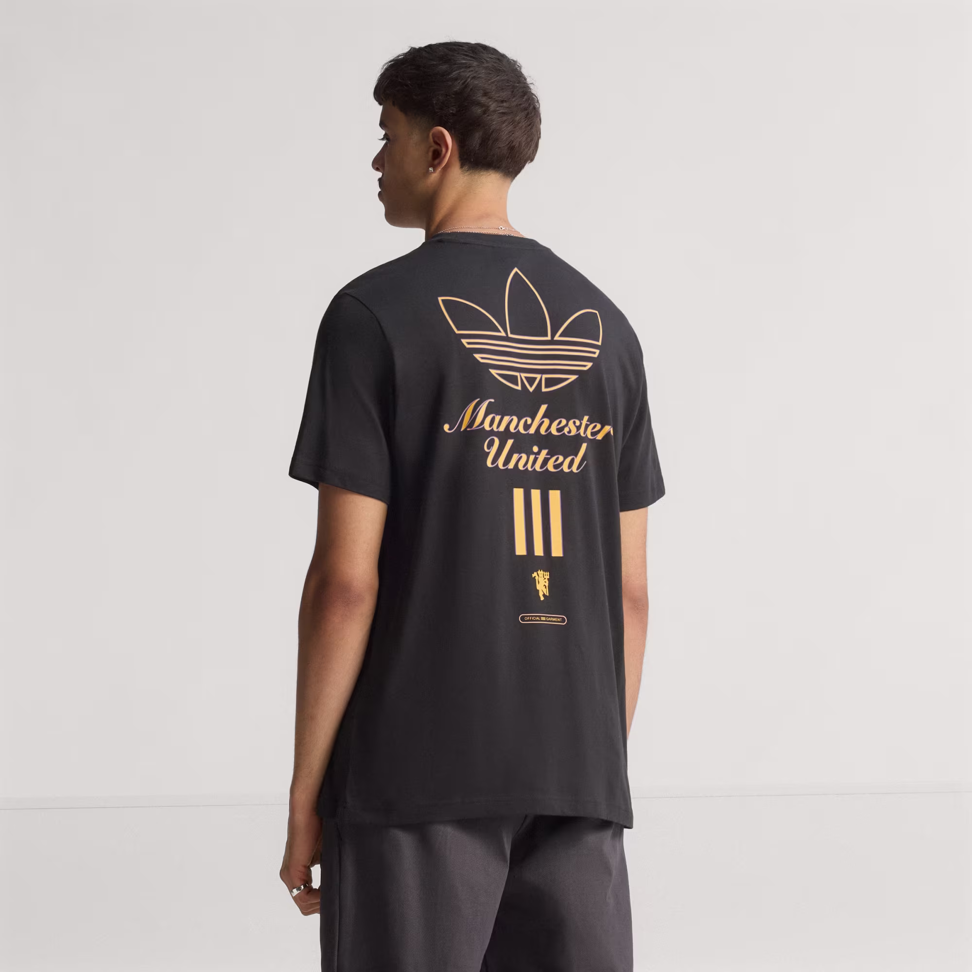 Adidas მამაკაცის მაისური