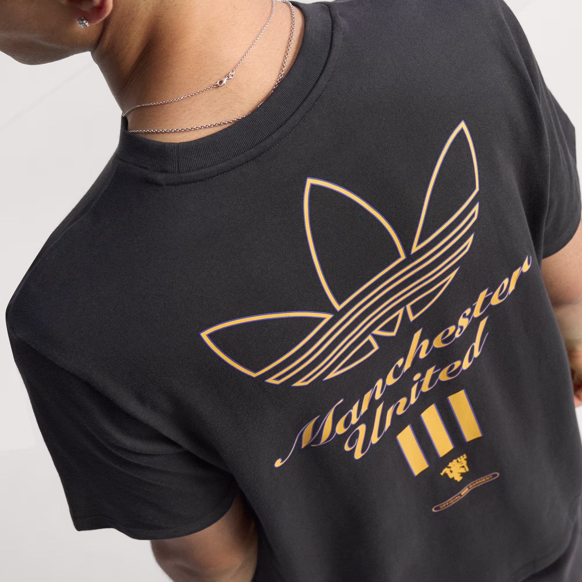 Adidas მამაკაცის მაისური