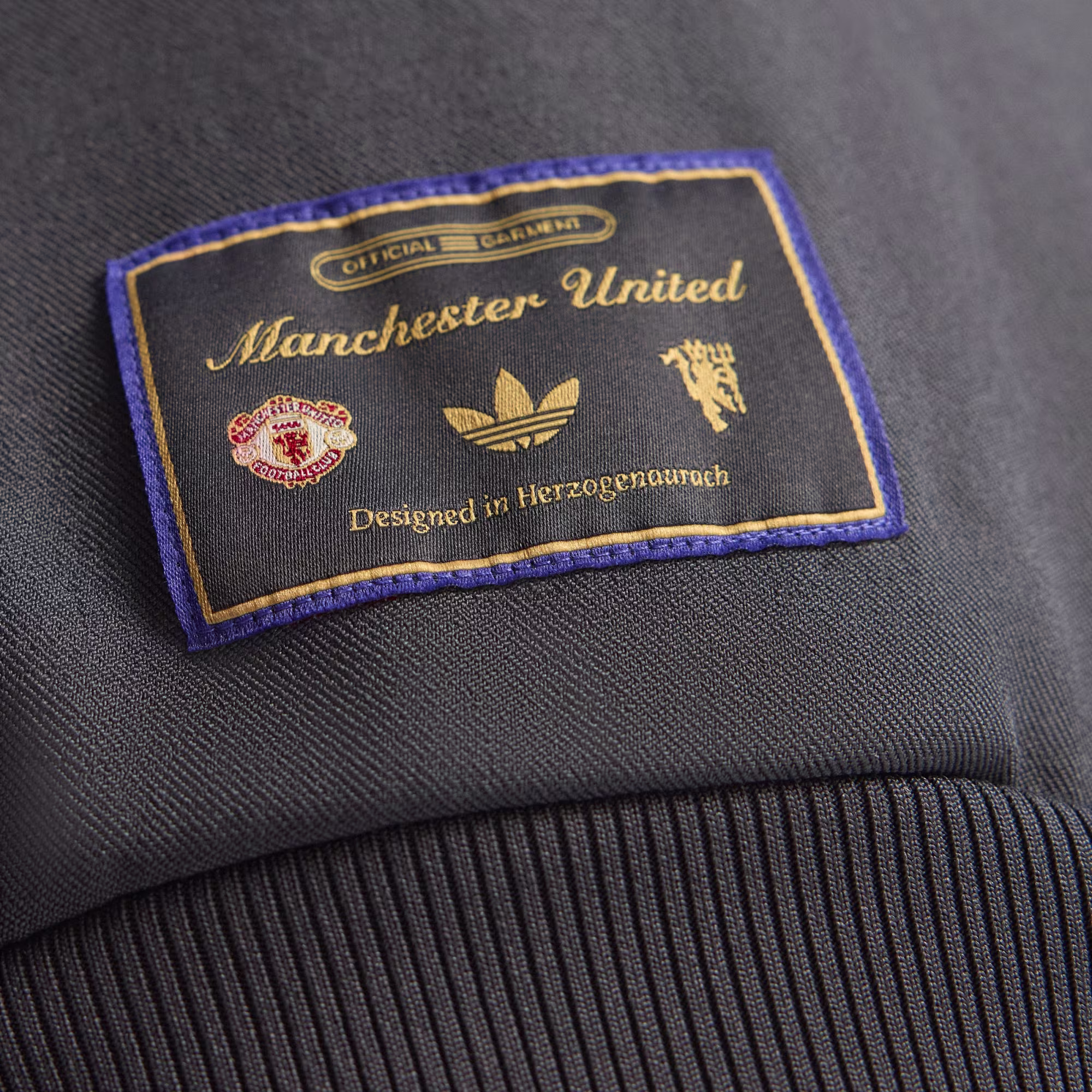 Adidas მამაკაცის ჯემპრი