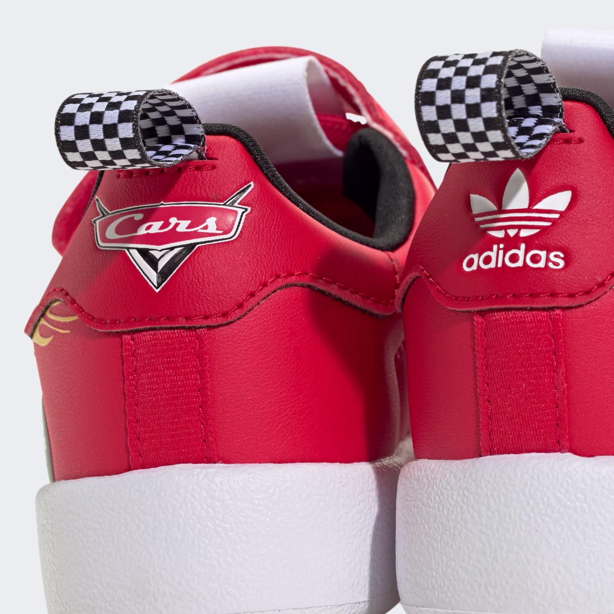 ბავშვის სპორტული ფეხსაცმელი