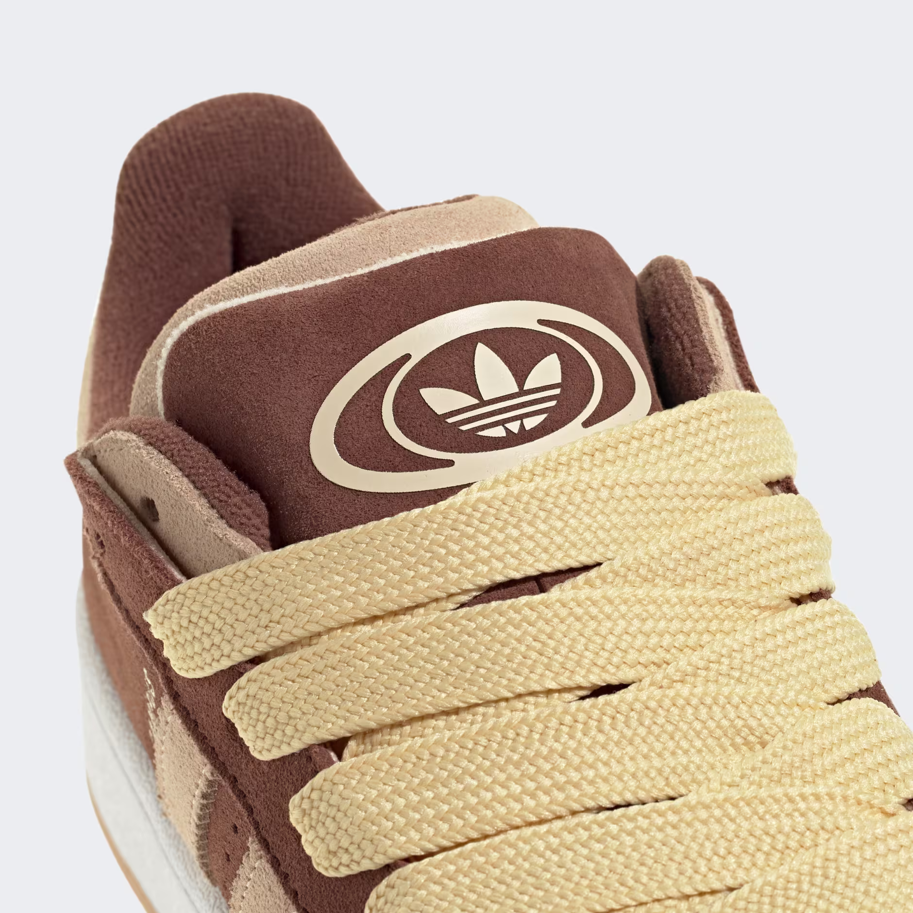 Adidas ქალის სპორტული ფეხსაცმელი
