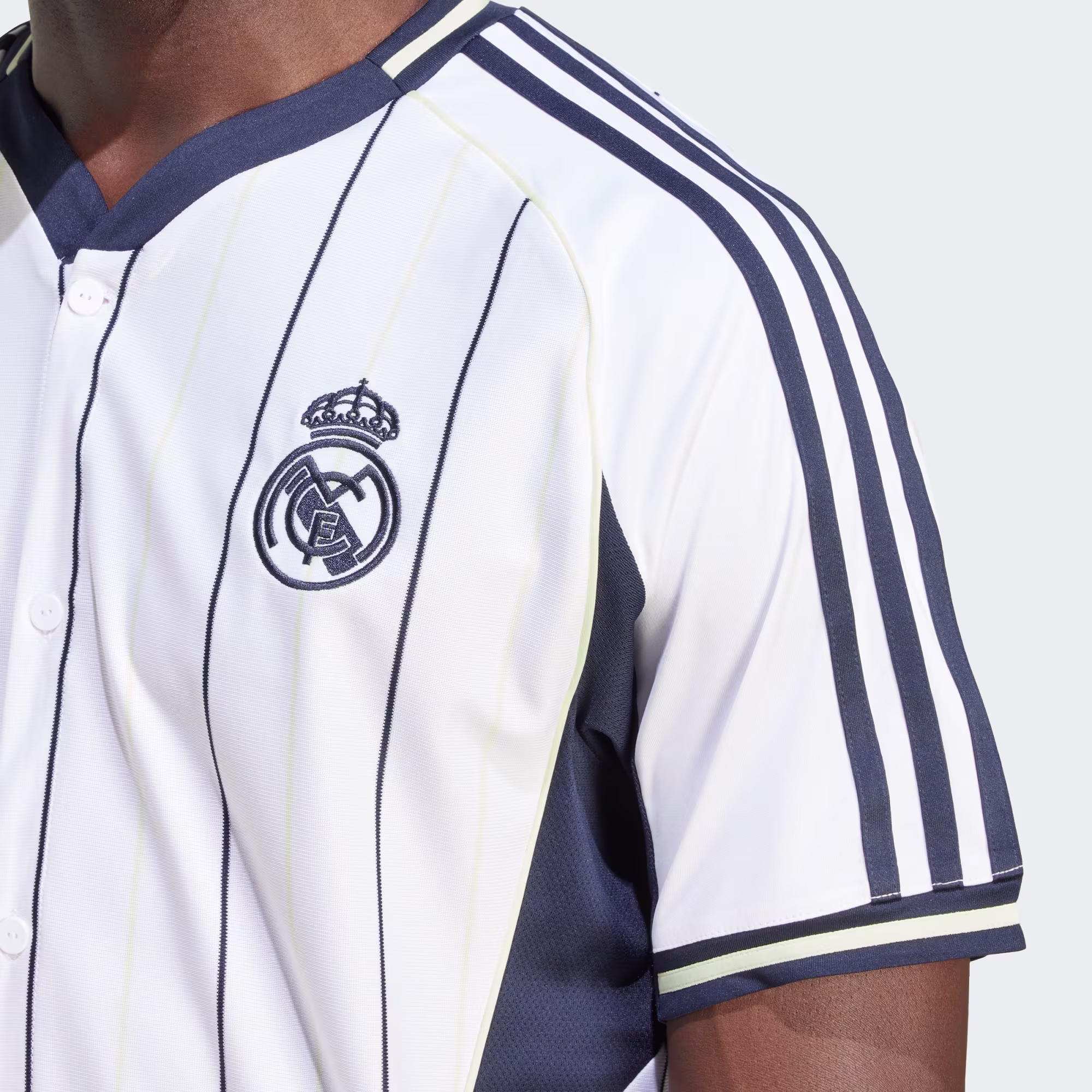 Adidas მამაკაცის მაისური