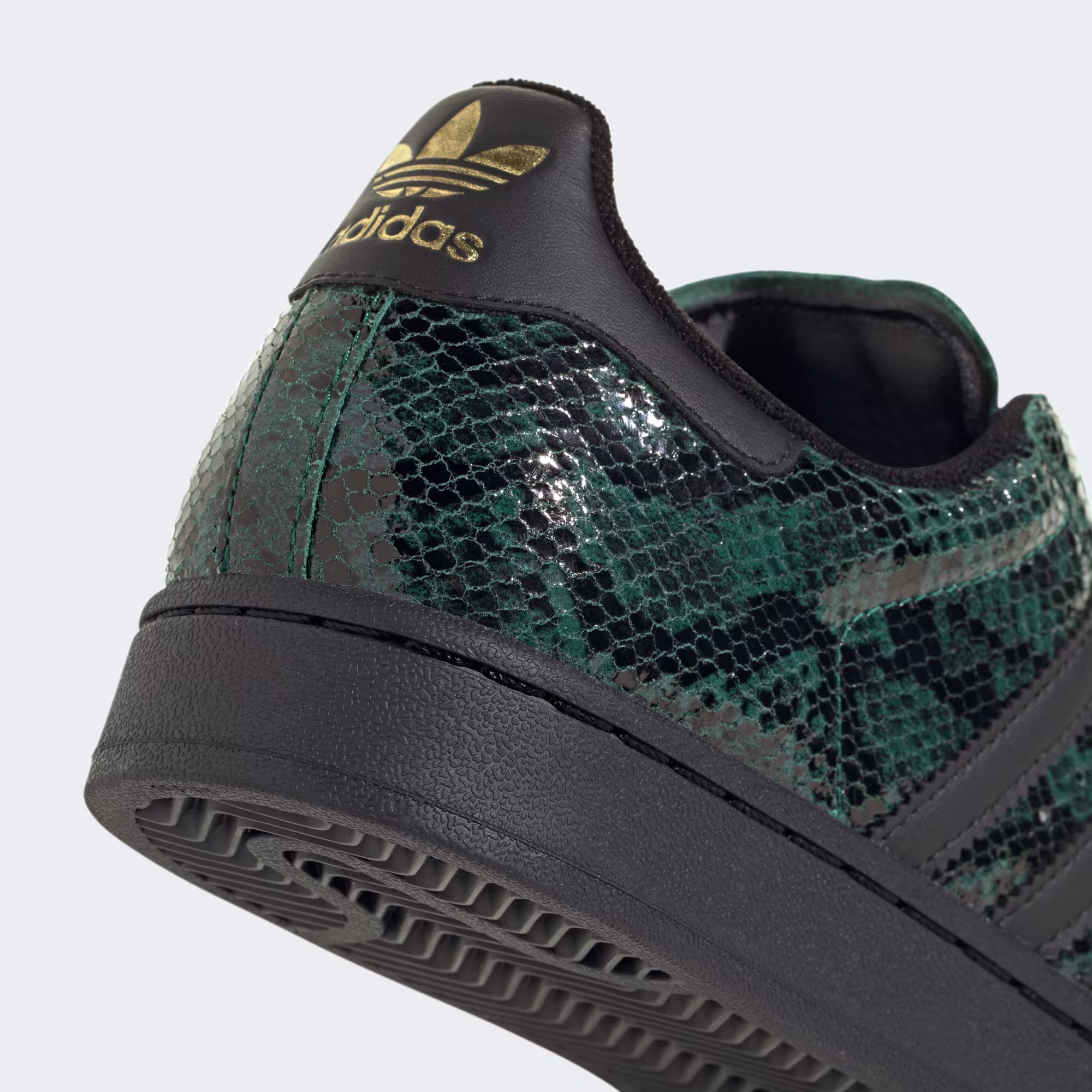 Adidas ქალის სპორტული ფეხსაცმელი