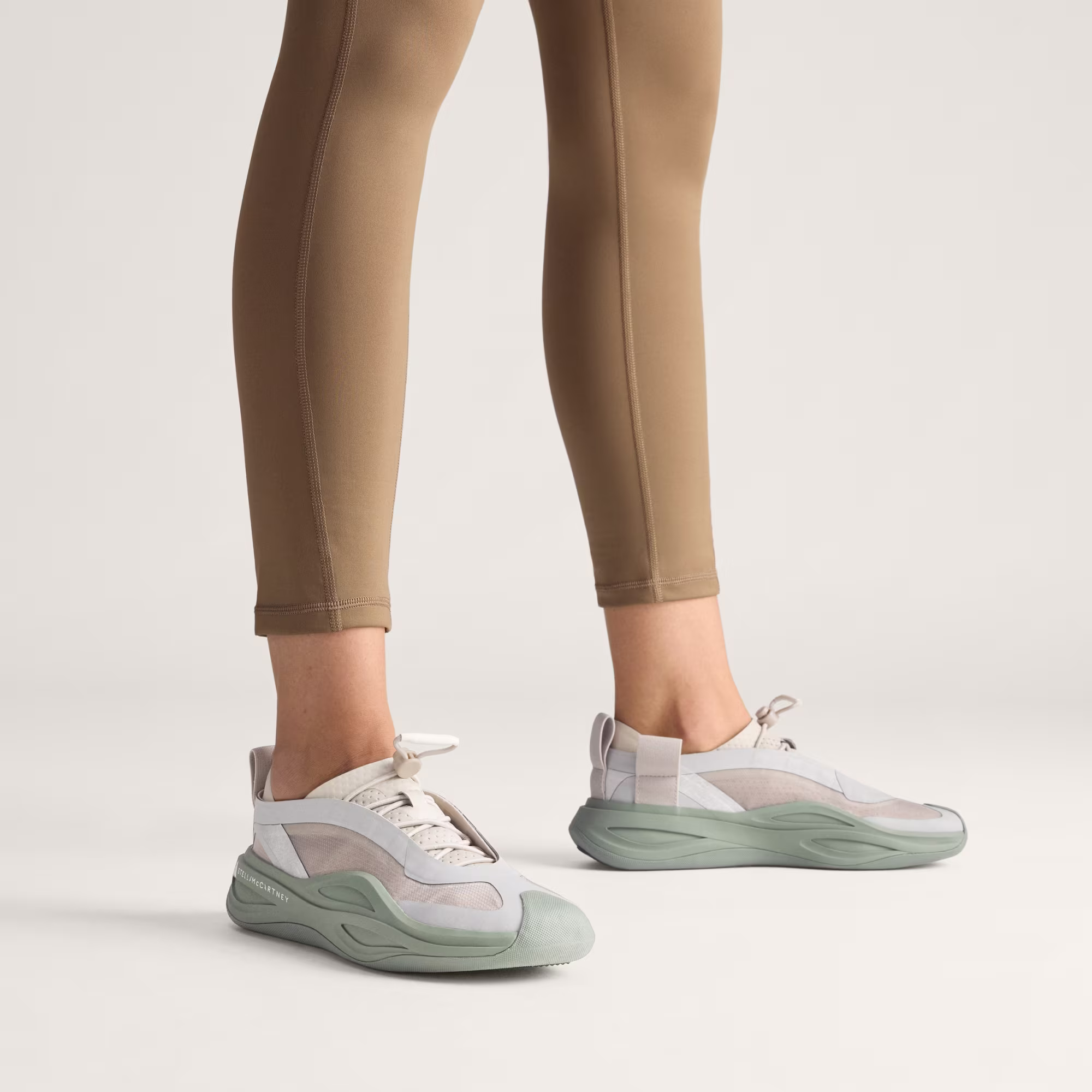 Adidas ქალის სპორტული ფეხსაცმელი