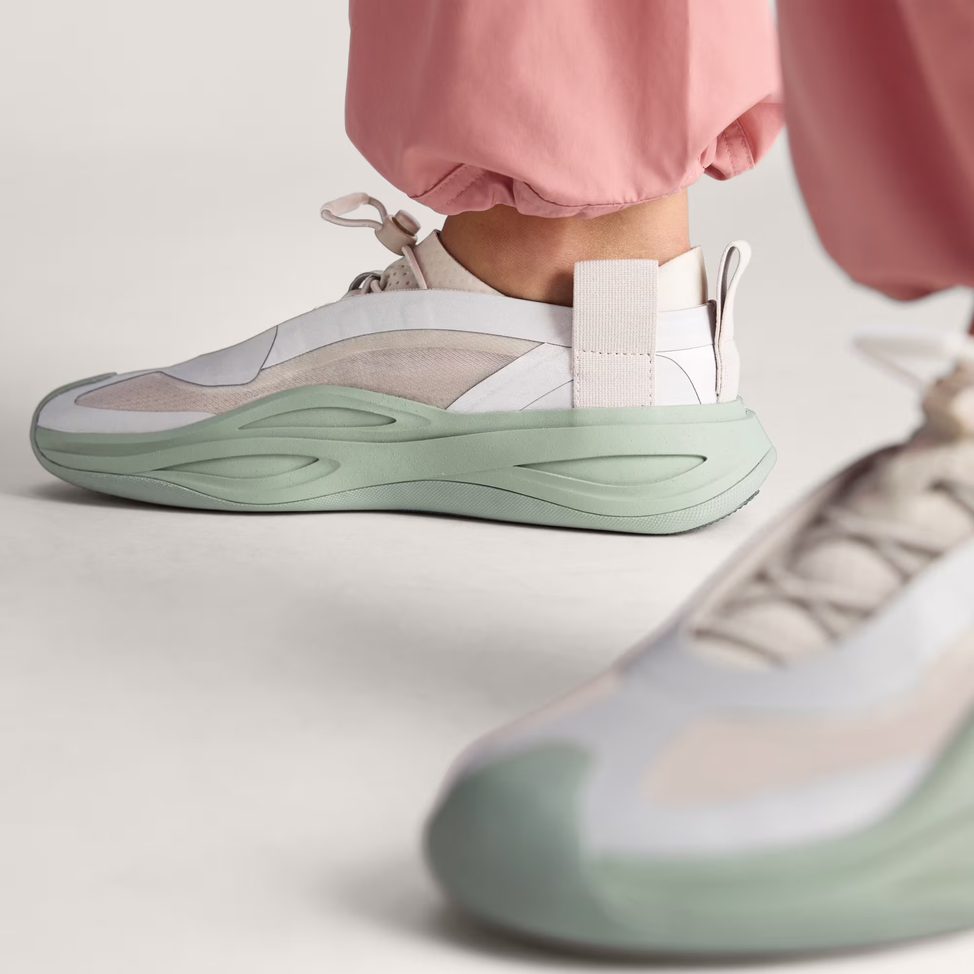 Adidas ქალის სპორტული ფეხსაცმელი