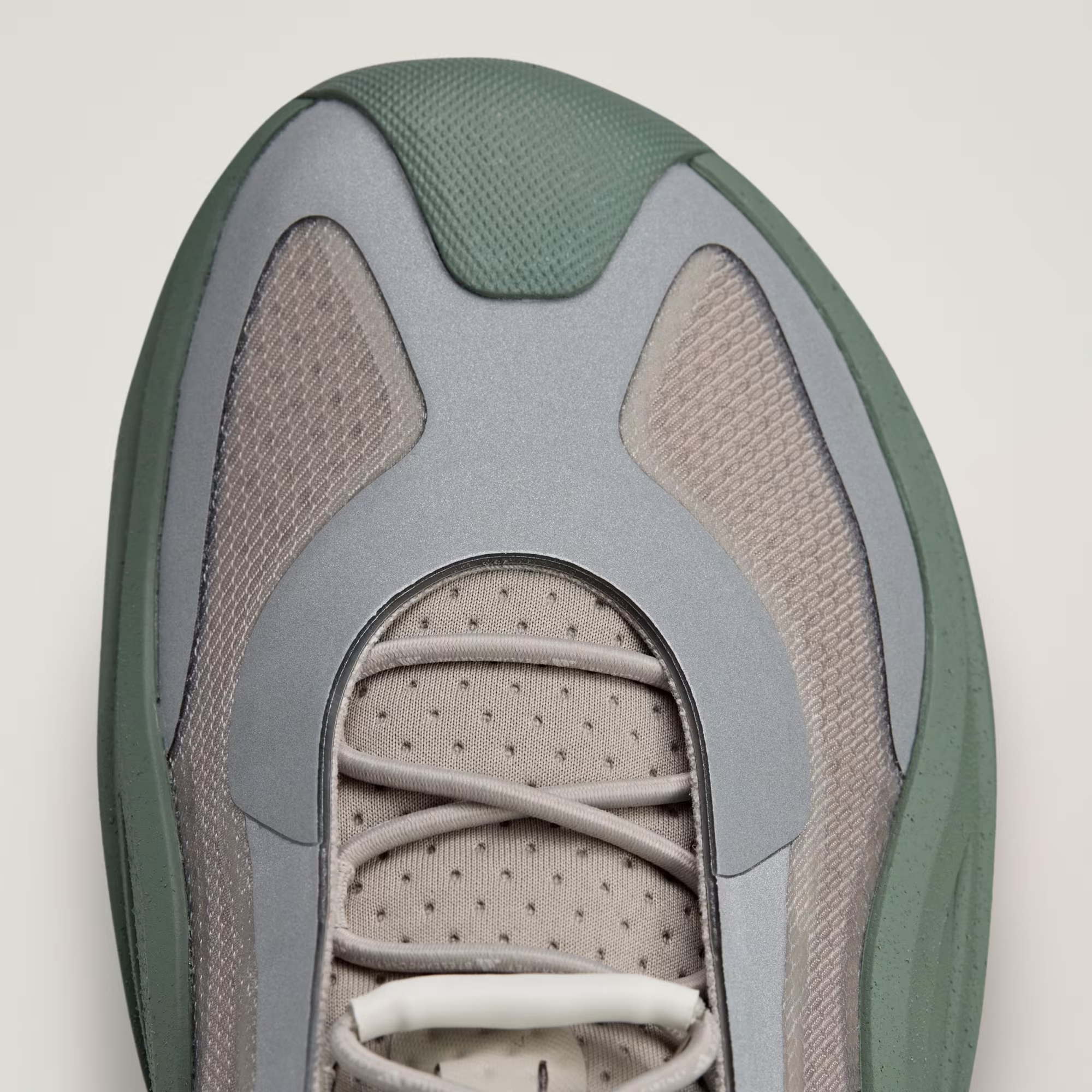 Adidas ქალის სპორტული ფეხსაცმელი