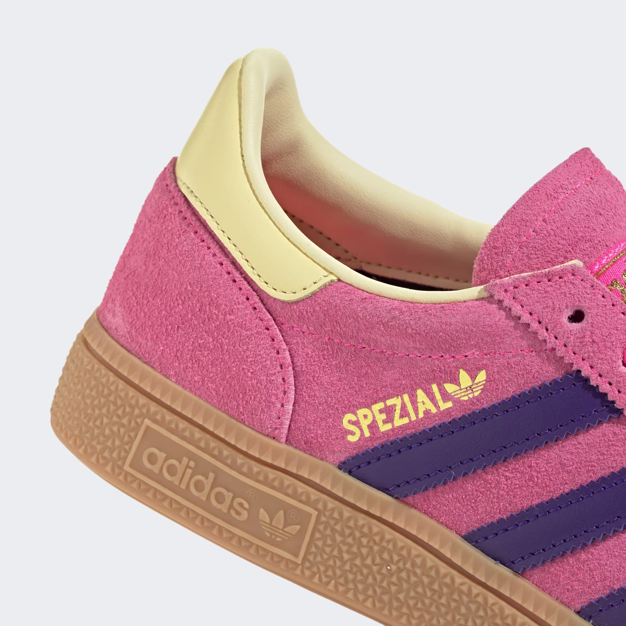 Adidas ქალის სპორტული ფეხსაცმელი
