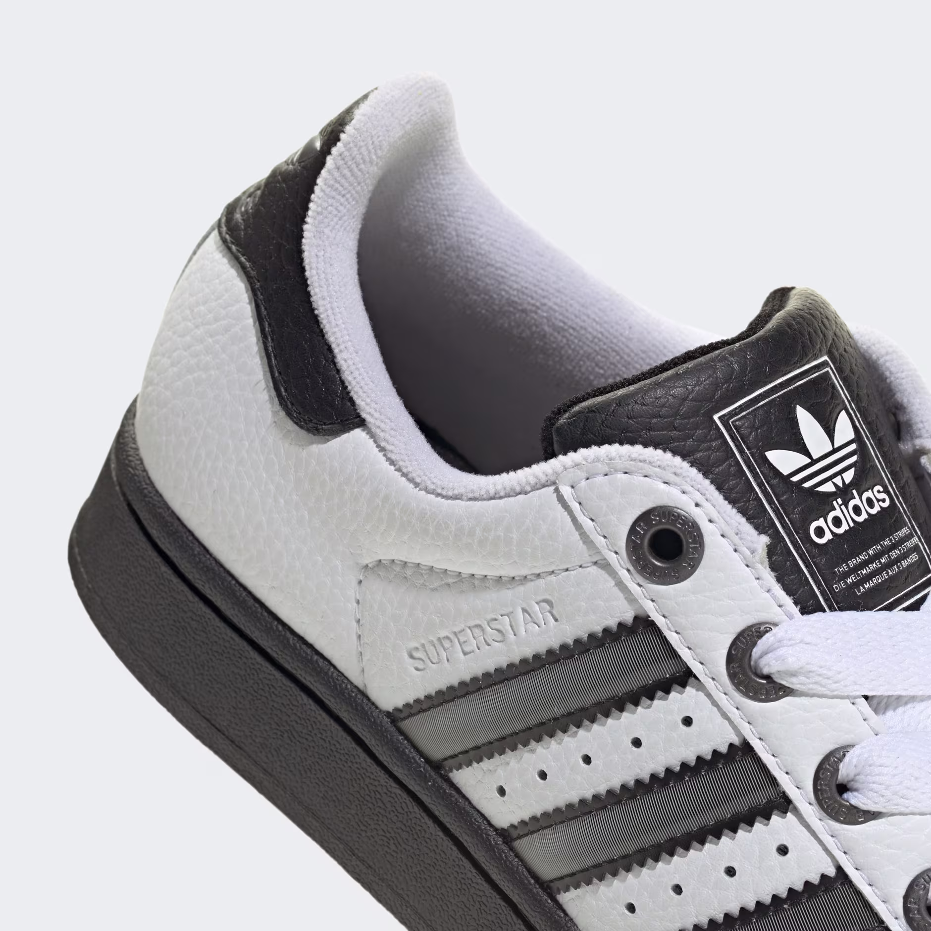 ბავშვის სპორტული ფეხსაცმელი