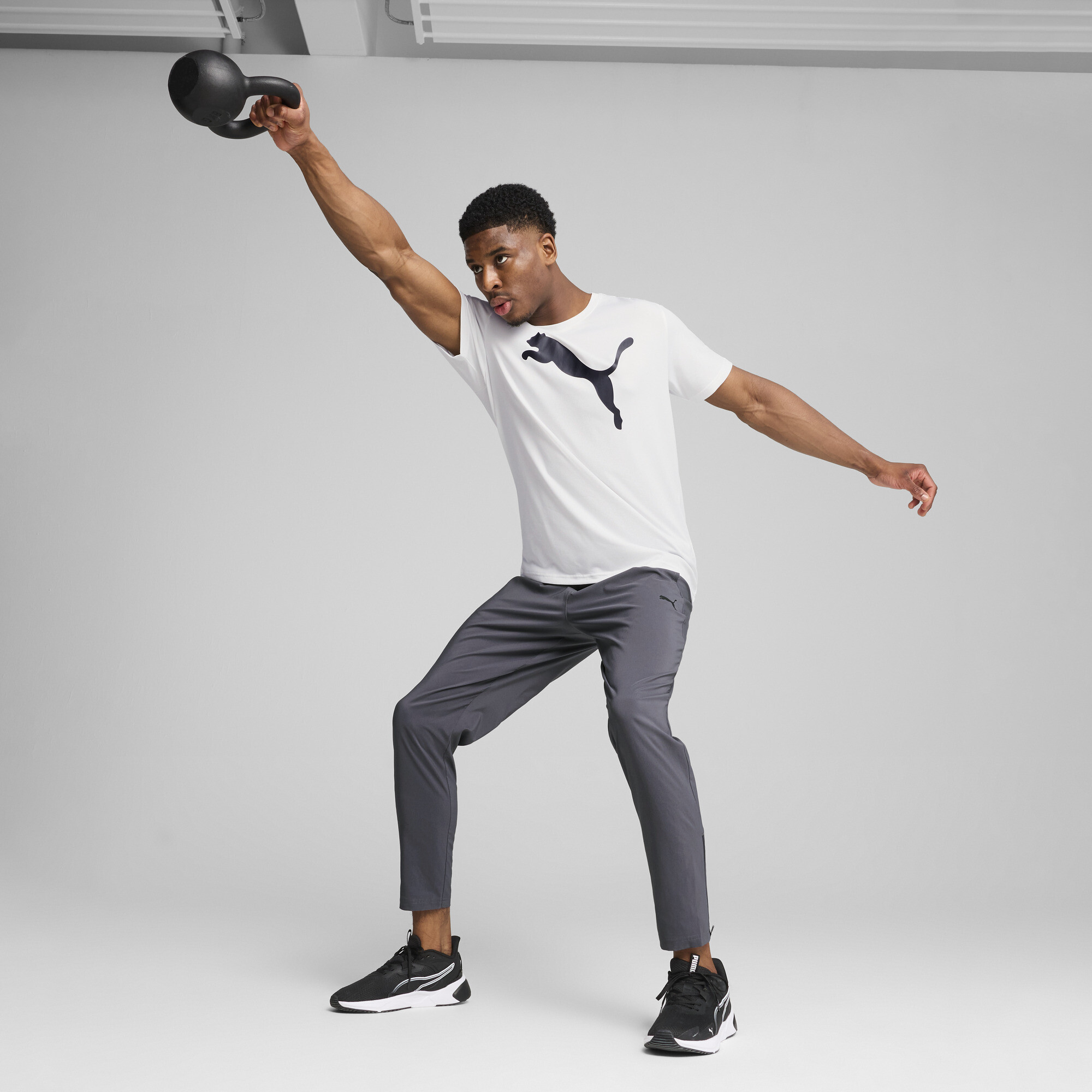Puma შარვალი M TAD ESSENTIALS Woven Tapered Pant