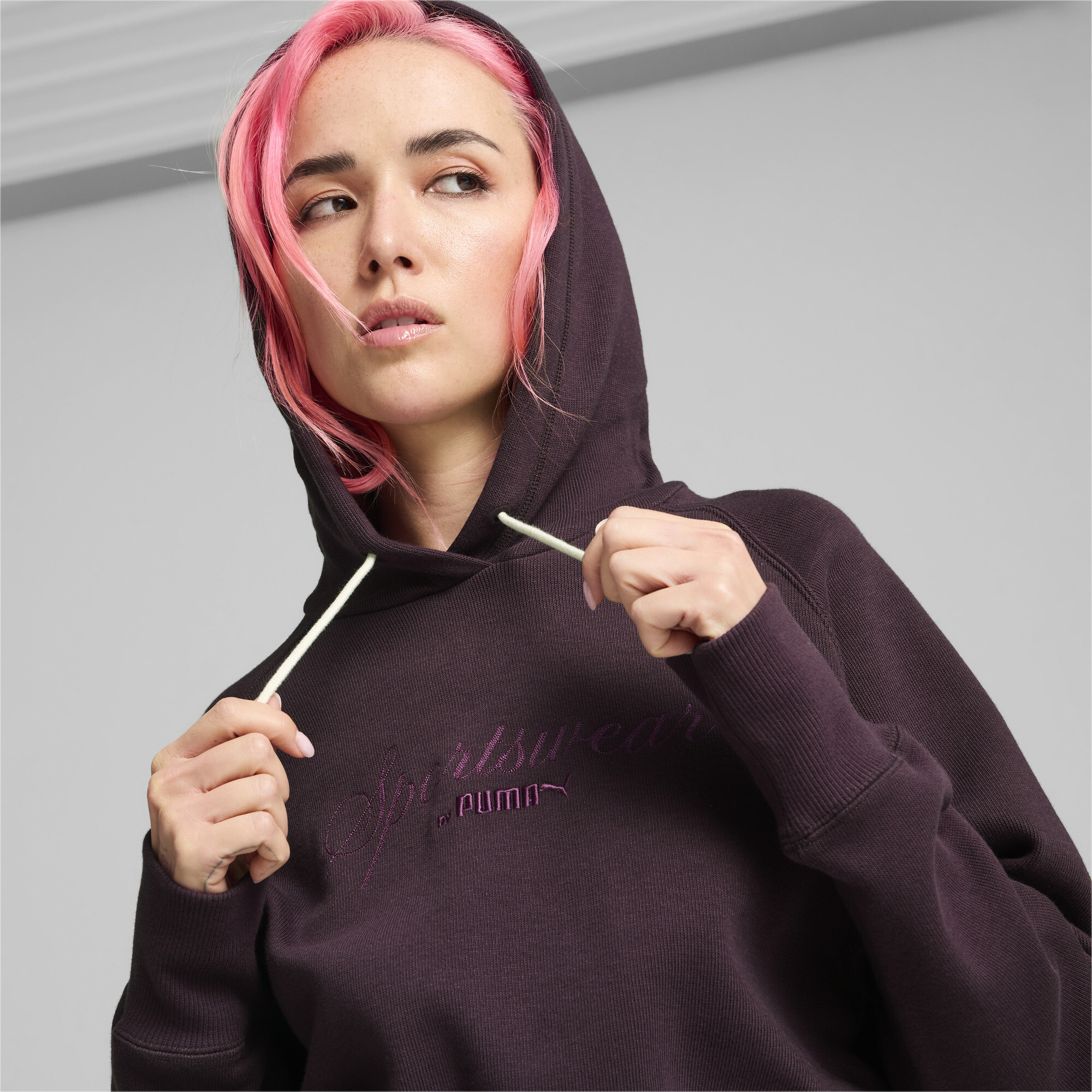 Puma ქალის ჯემპრი CLASSICS+ Relaxed Cropped Hoodie Midnigh