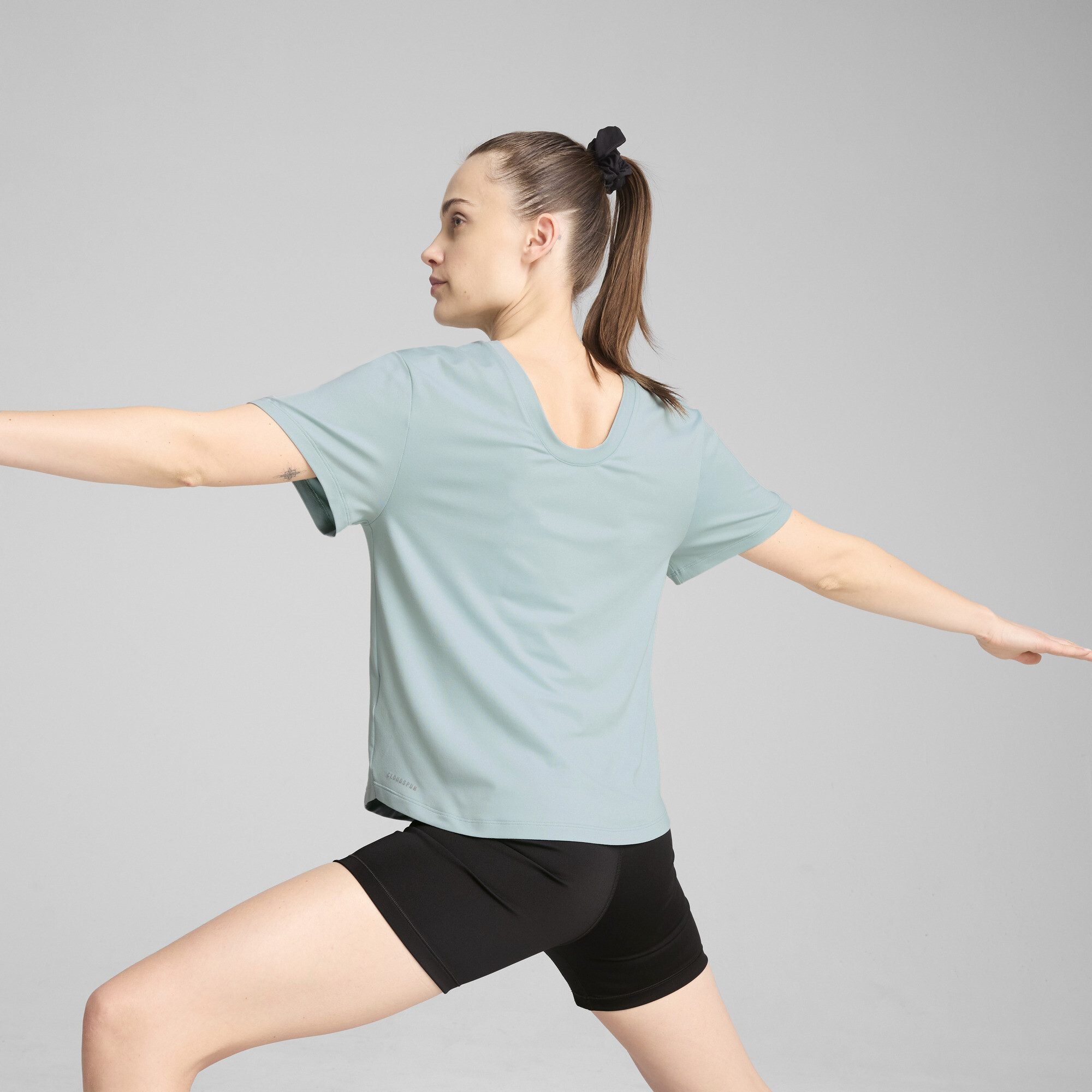 Puma ქალის მაისური MOVE CLOUDSPUN LOOSE FIT TEE - REGULAR LENGTH