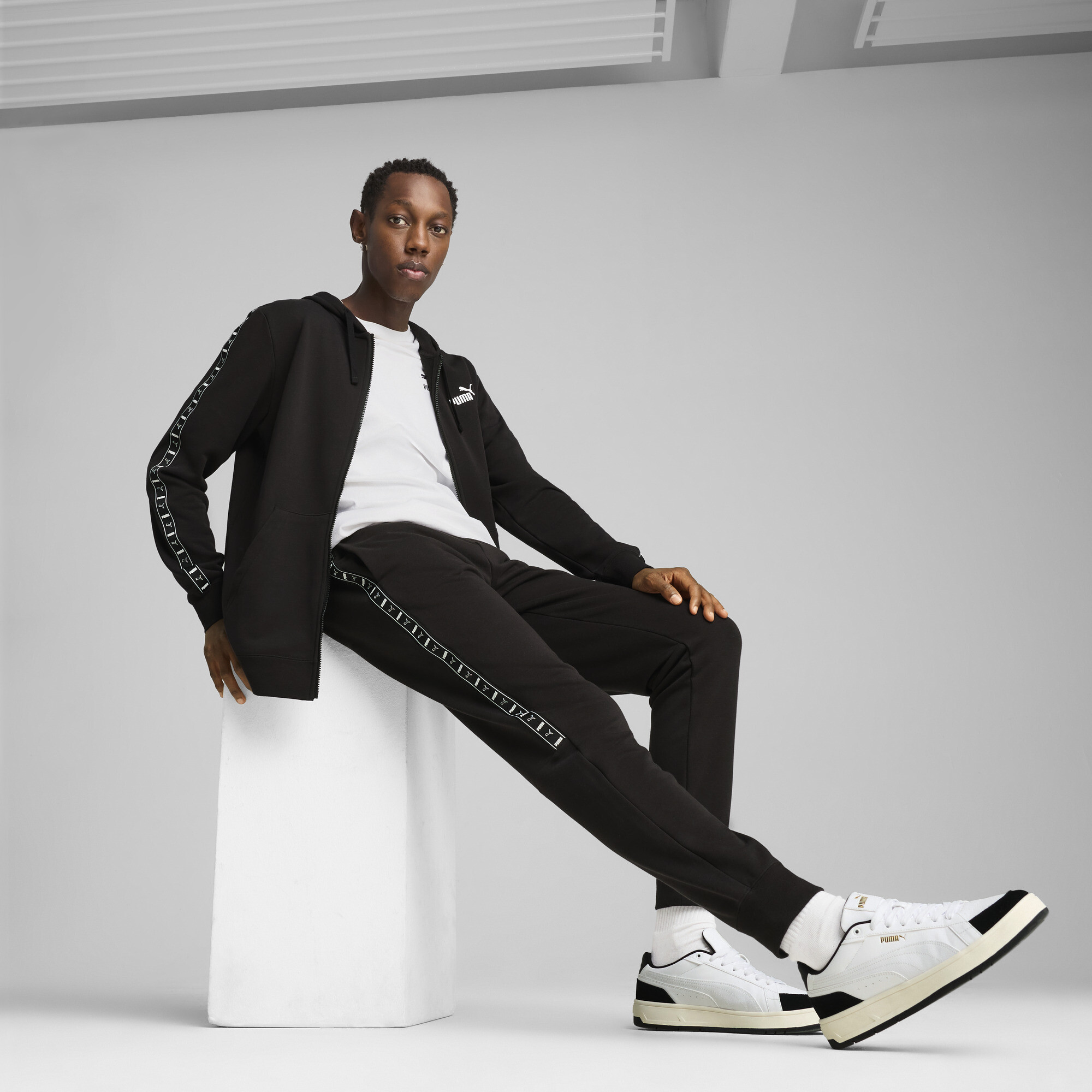 Puma მაისური ESS TAPE Sweatpants TR cl