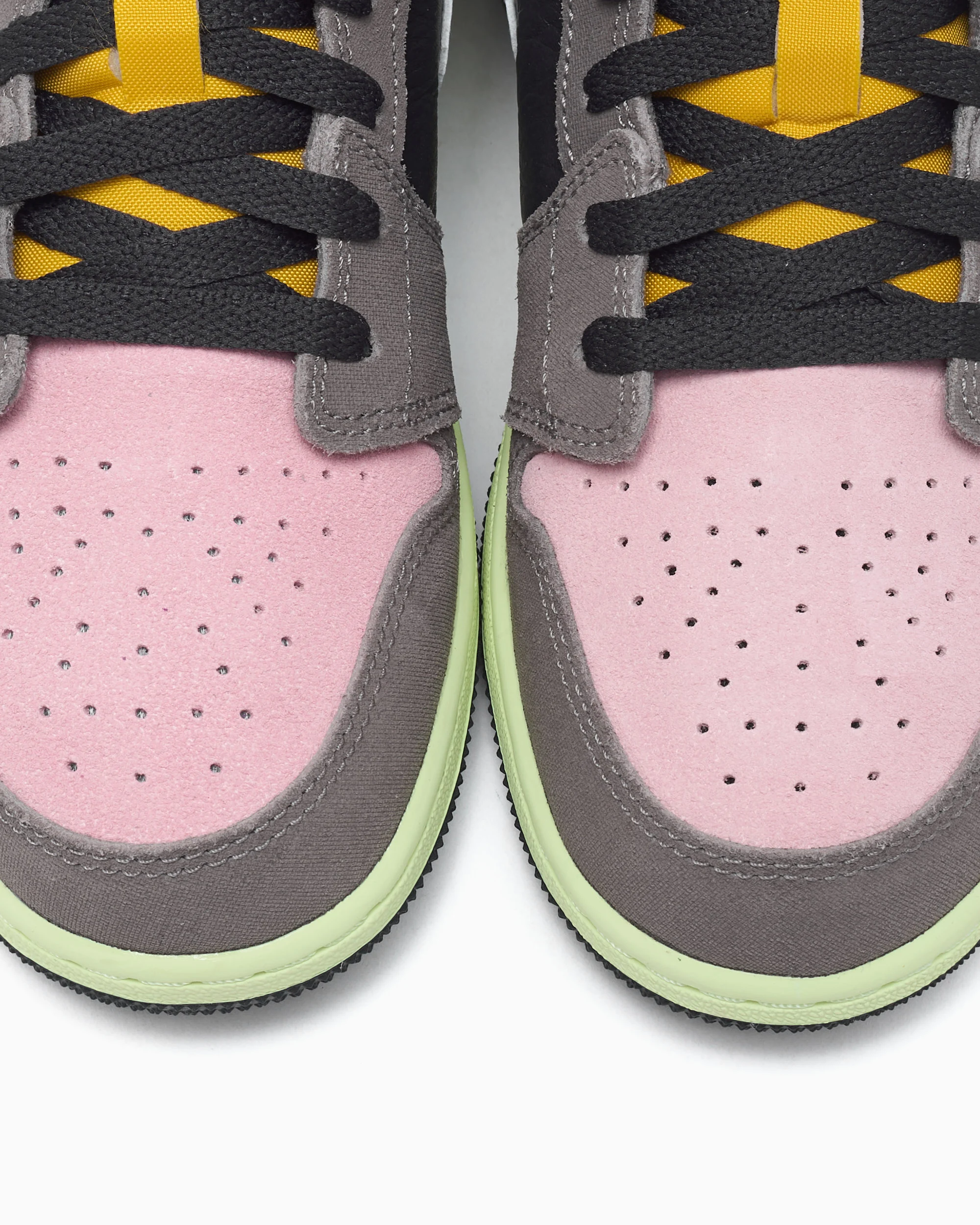 ბავშვის სპორტული ფეხსაცმელი