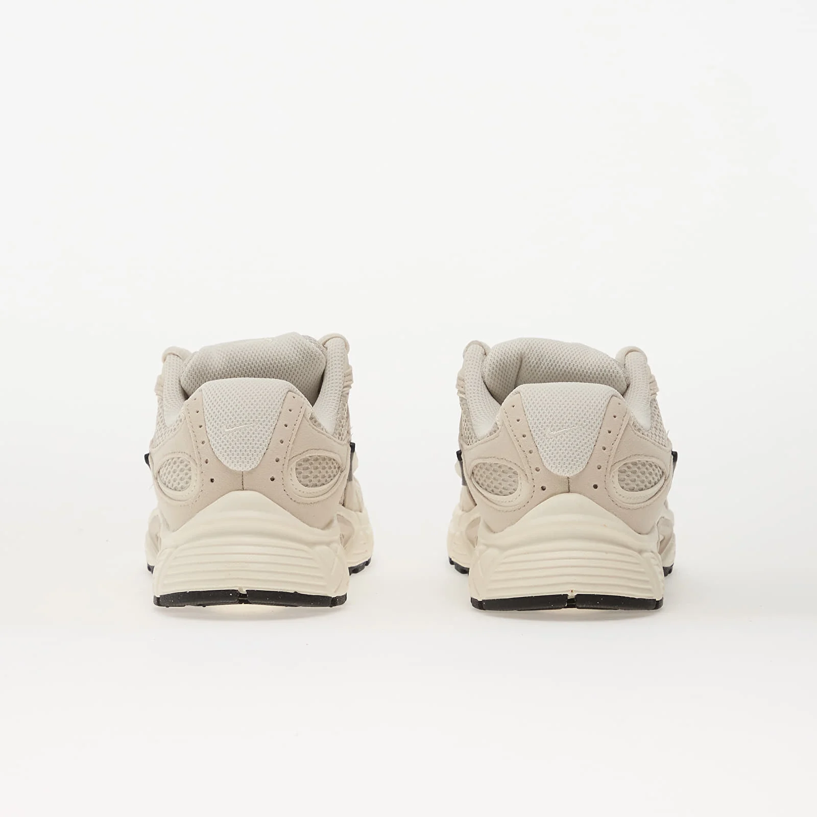 ქალის სპორტული ფეხსაცმელი