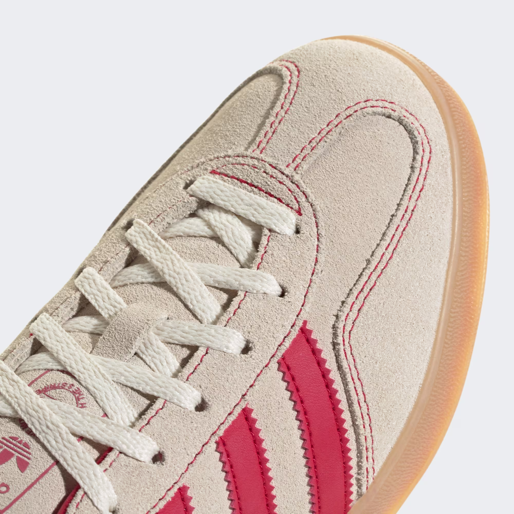 ქალის სპორტული ფეხსაცმელი