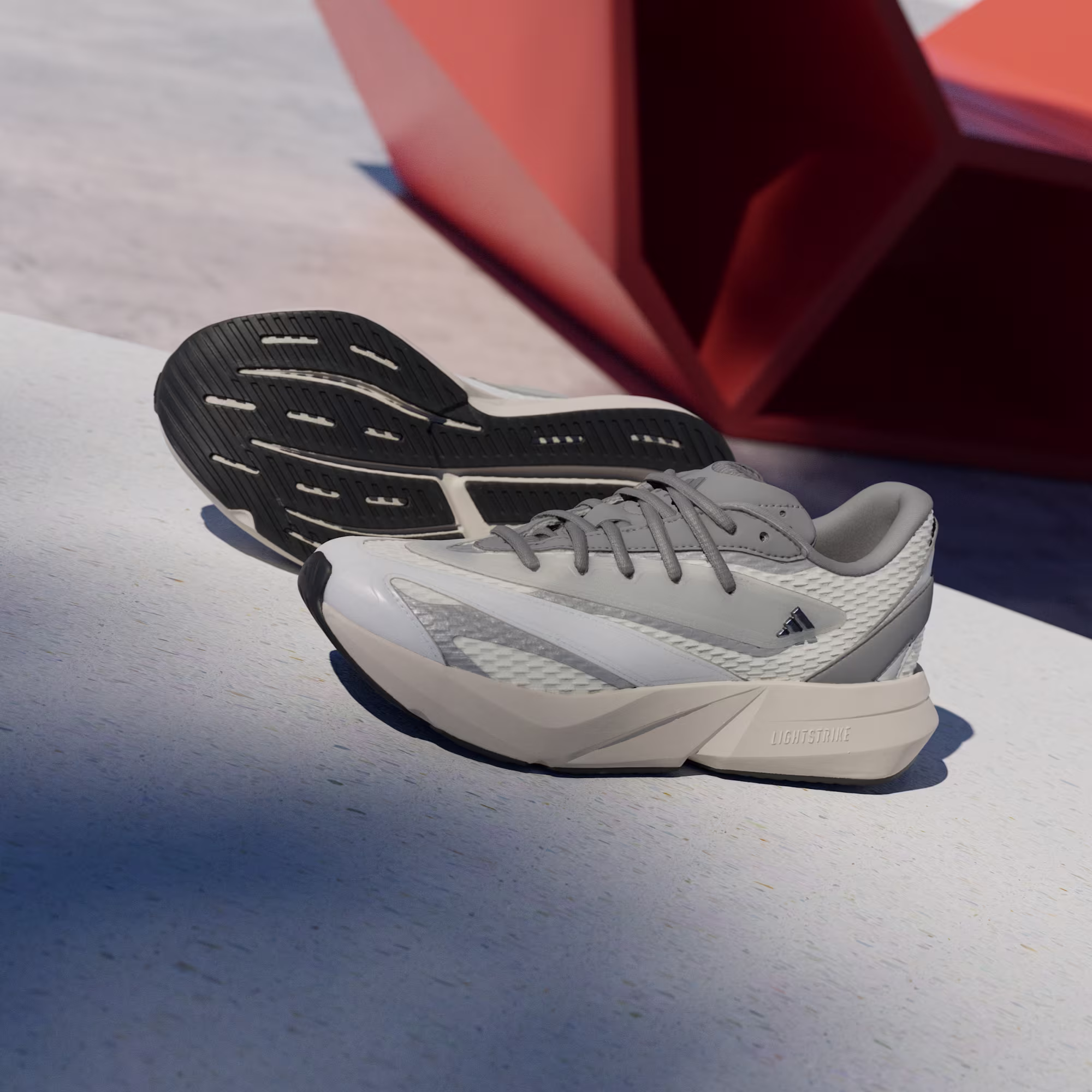 ქალის სპორტული ფეხსაცმელი