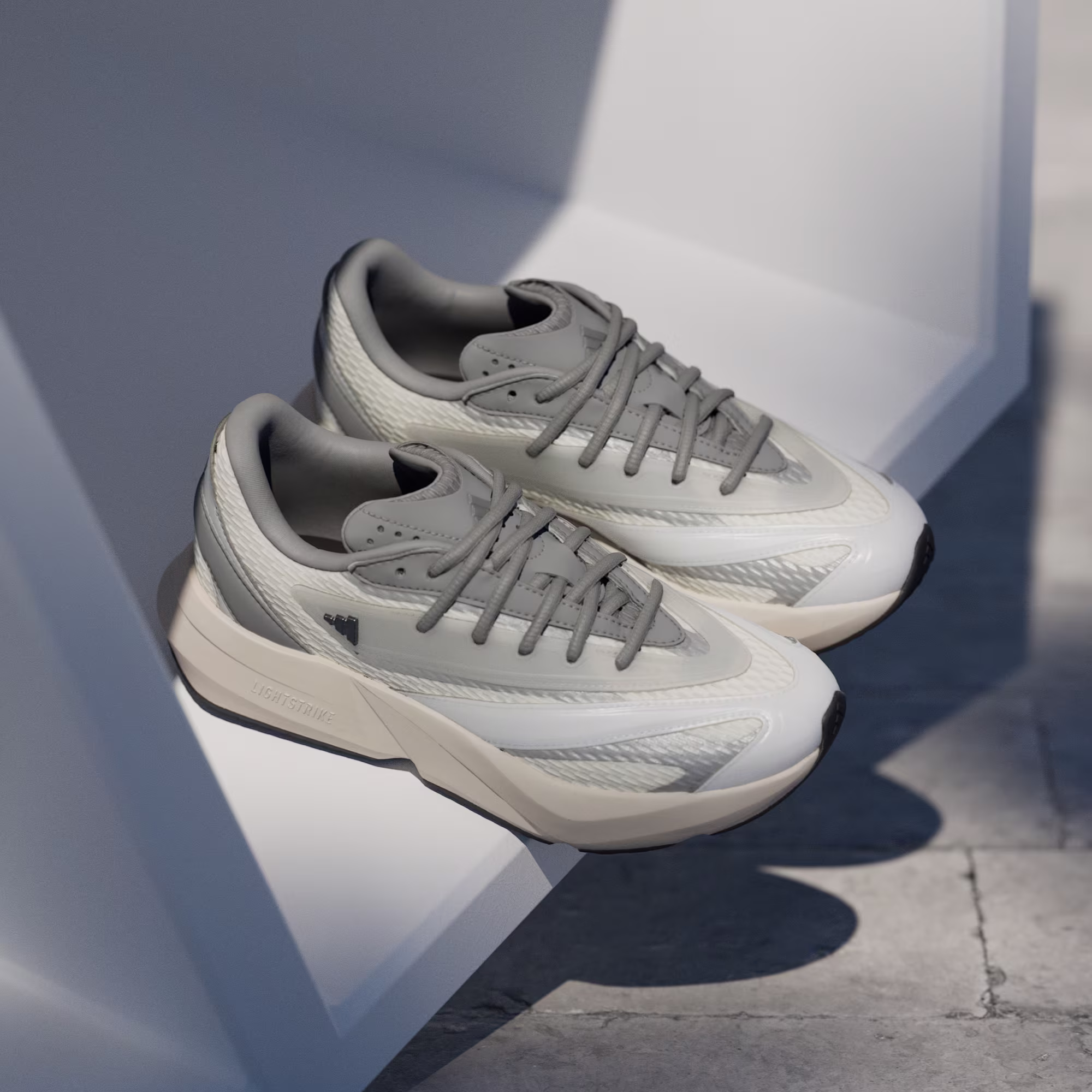 ქალის სპორტული ფეხსაცმელი