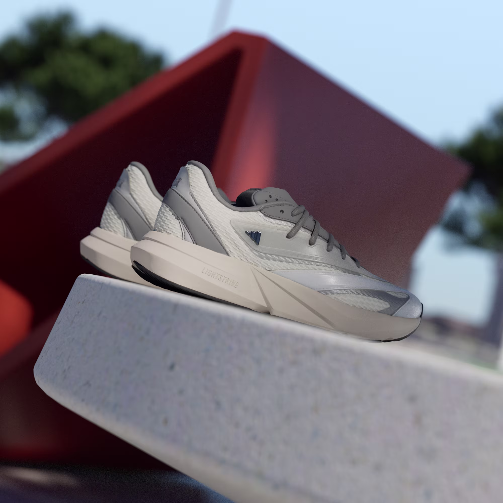 ქალის სპორტული ფეხსაცმელი